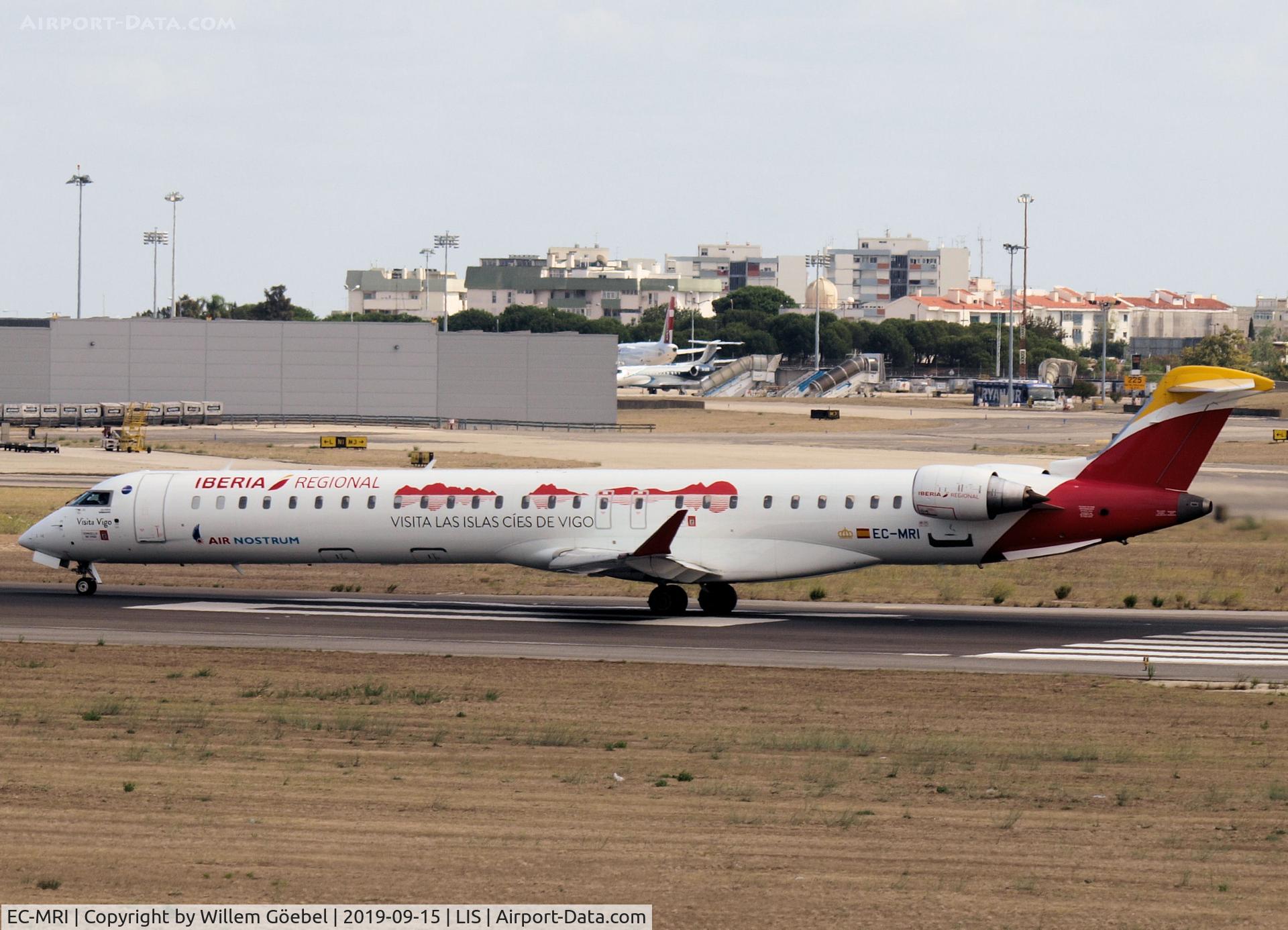 EC-MRI, 2017 Bombardier CRJ-1000 (CL-600-2E25) C/N 19056, Prepare for take off from Lisbon Airport