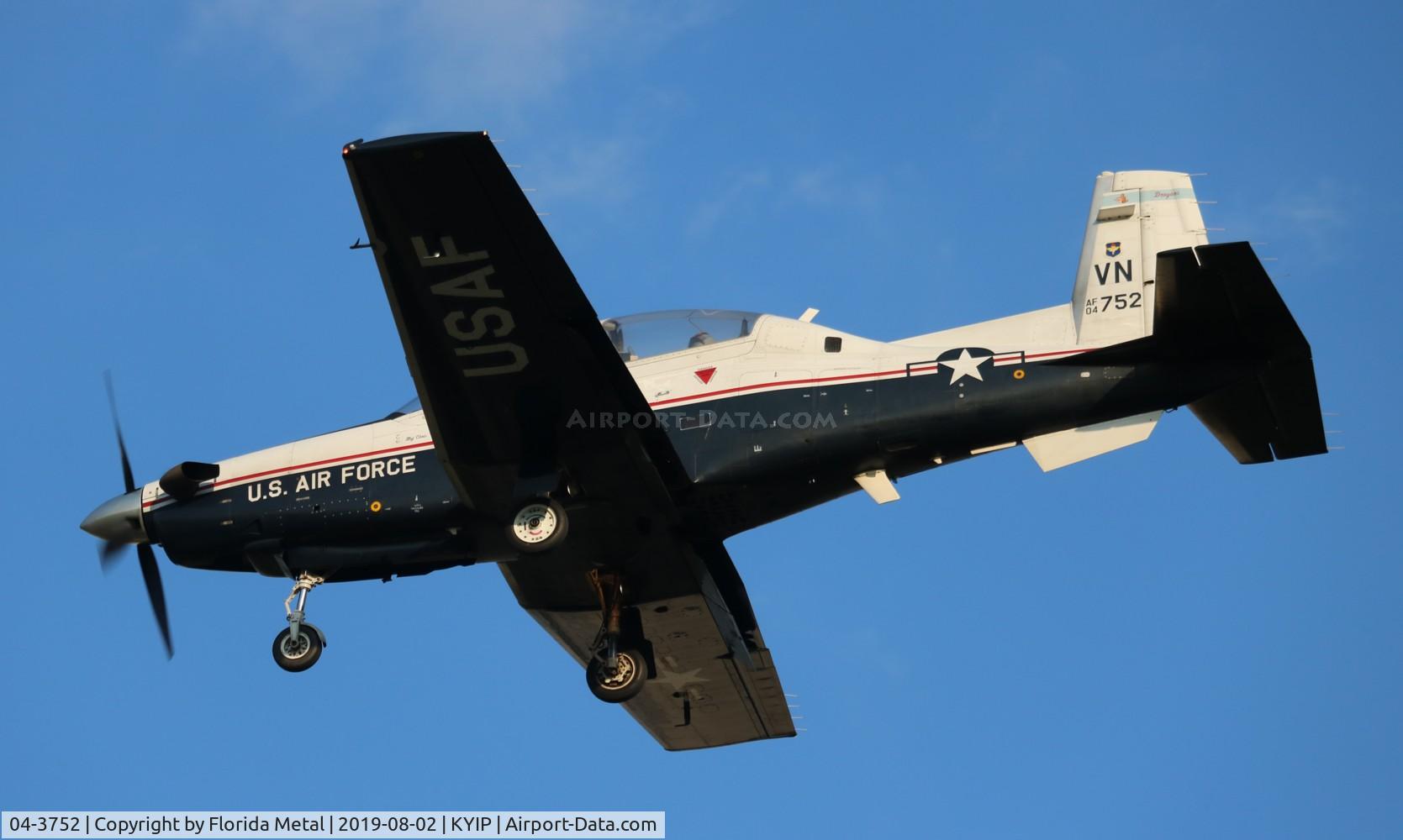 04-3752, 2004 Raytheon T-6A Texan II C/N PT-304, Thunder Over Michigan 2019