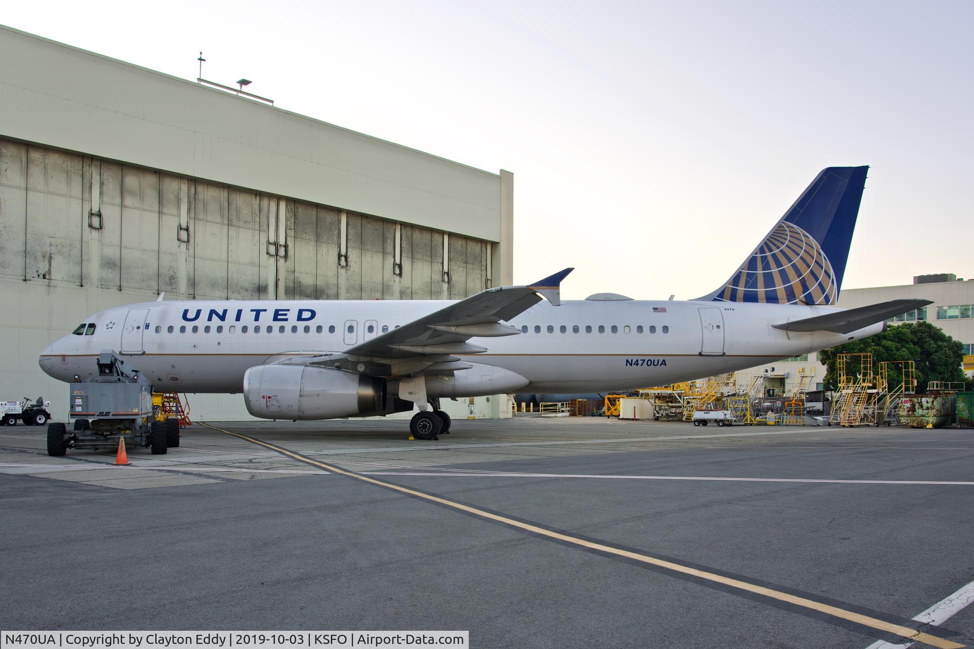 N470UA, 2001 Airbus A320-232 C/N 1427, SFO 2019.