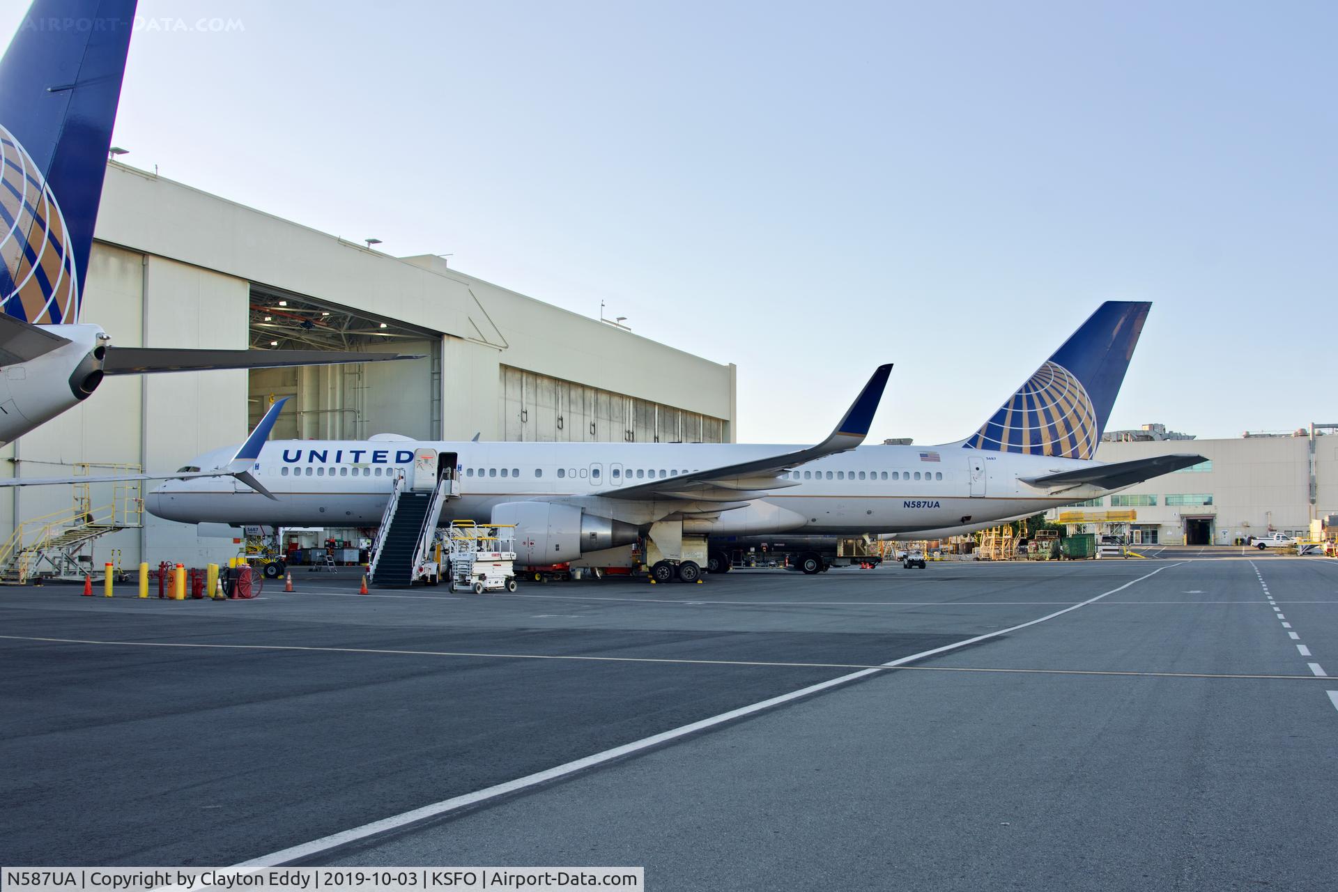 N587UA, 1993 Boeing 757-222 C/N 26713, SFO 2019.