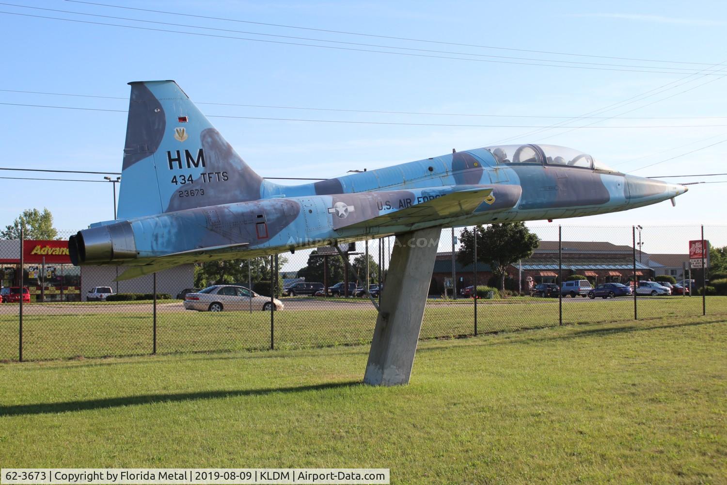 62-3673, 1962 Northrop T-38A Talon C/N N.5378, T-38A gate guard
