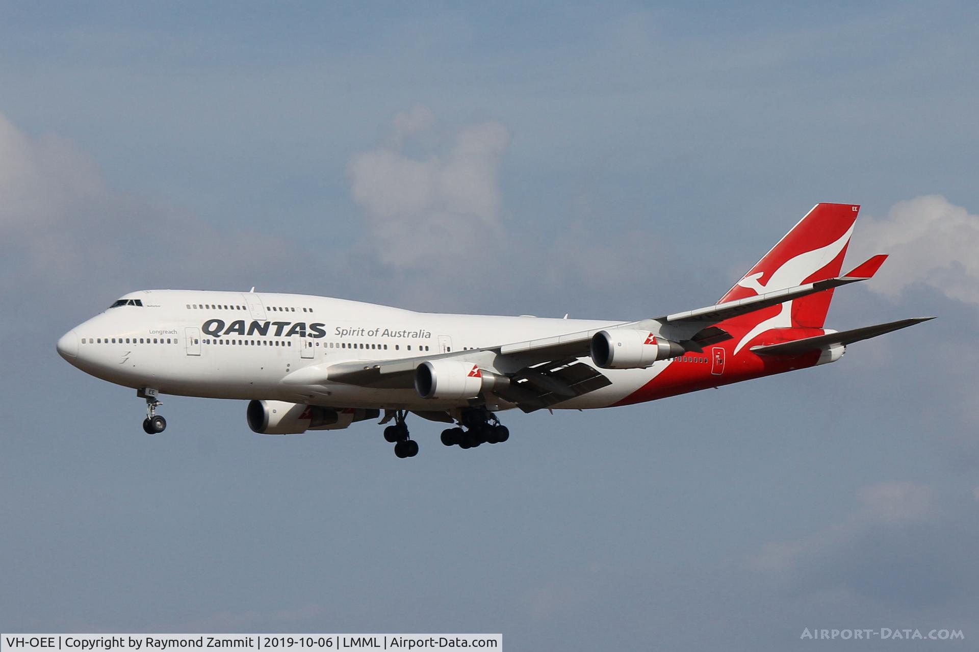 VH-OEE, 2002 Boeing 747-438/ER C/N 32909, B747 VH-OEE Qantas