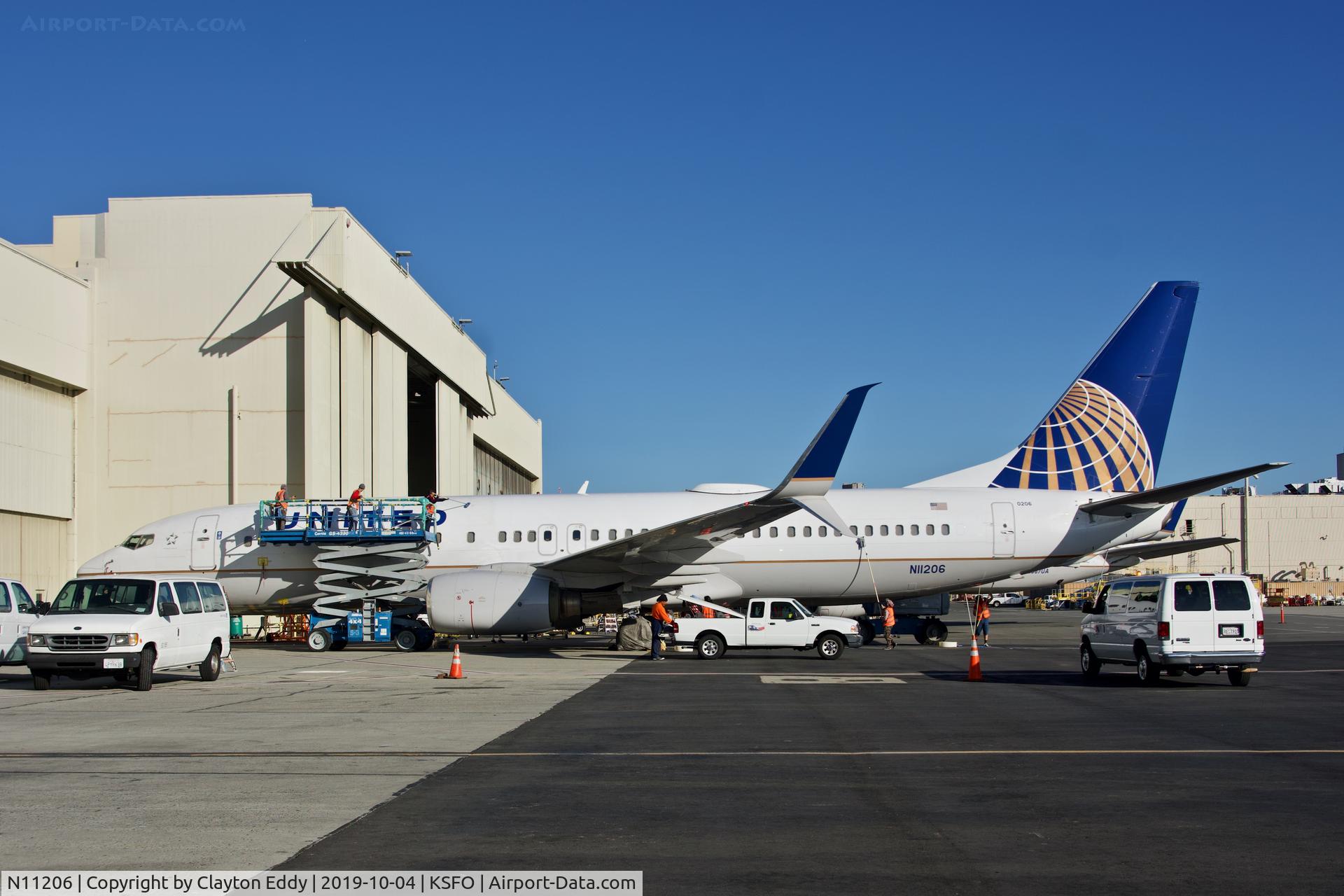 N11206, 2000 Boeing 737-824 C/N 30578, SFO 2019.