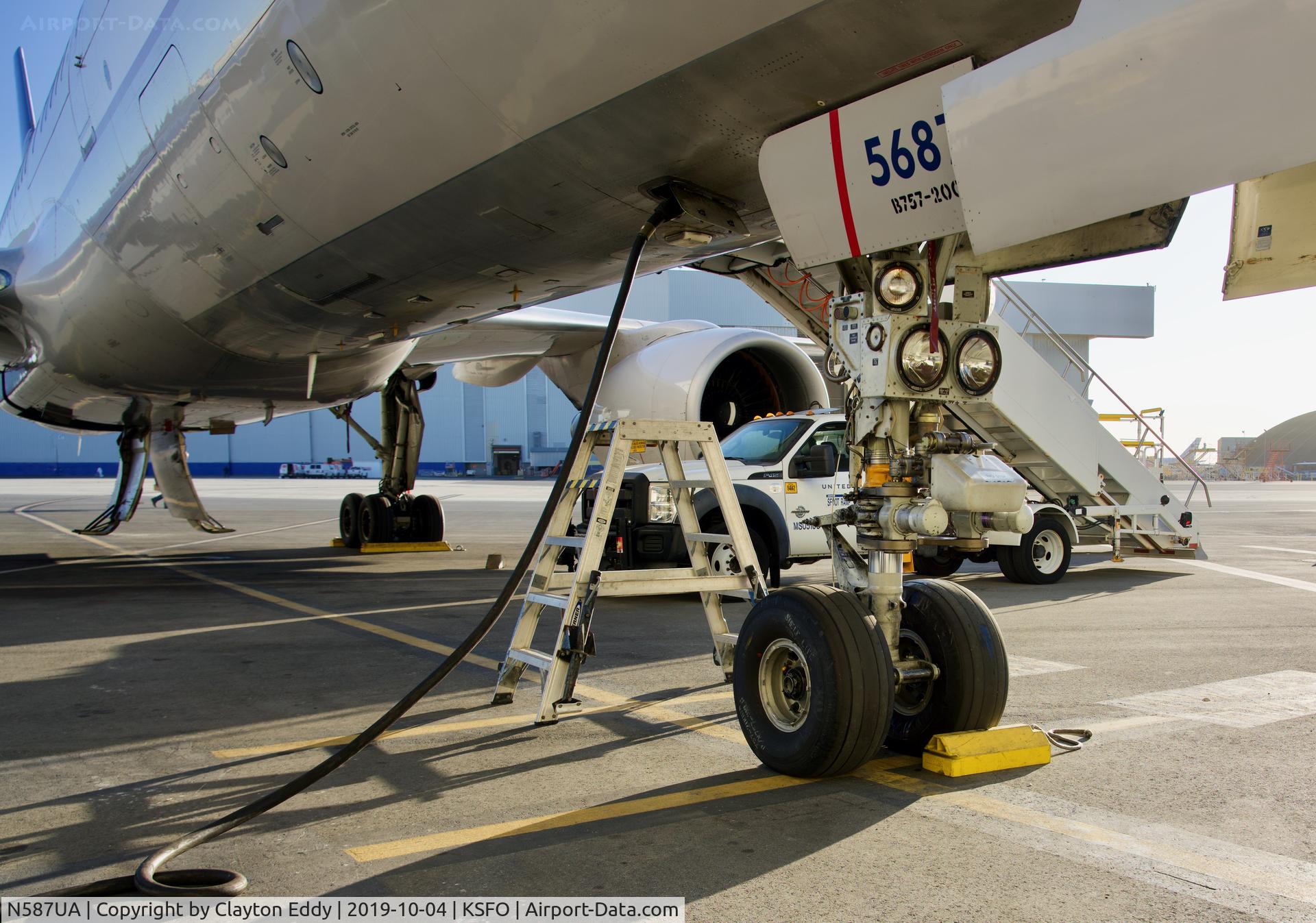 N587UA, 1993 Boeing 757-222 C/N 26713, SFO 2019.