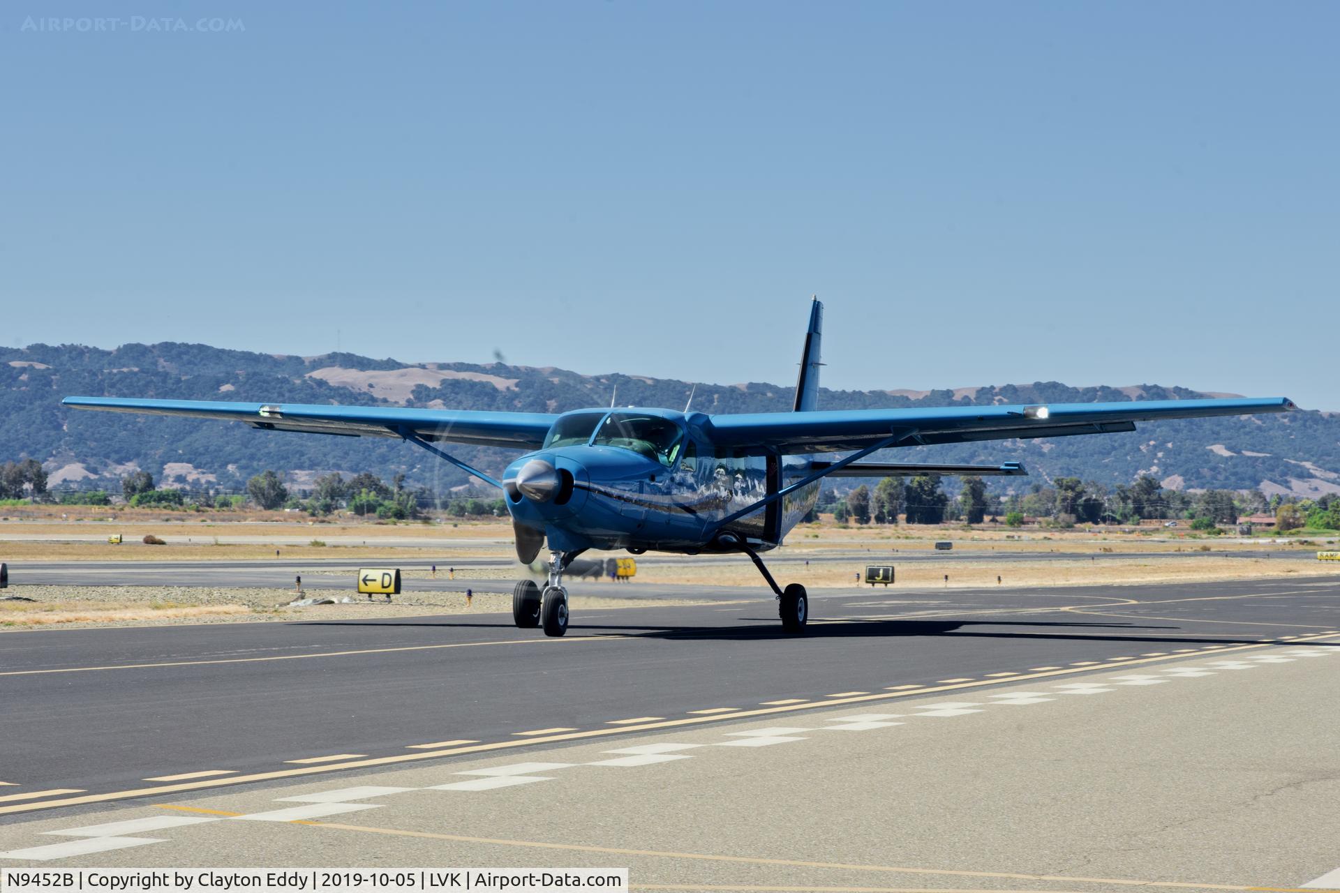 N9452B, 1988 Cessna 208B Grand Caravan C/N 208B0123, Livermore airport airshow 2019.