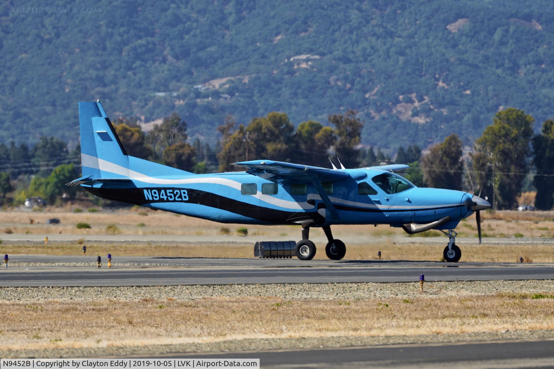 N9452B, 1988 Cessna 208B Grand Caravan C/N 208B0123, Livermore airport airshow 2019.