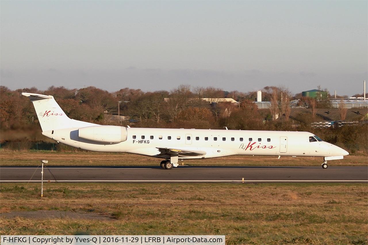 F-HFKG, 2000 Embraer ERJ-145LR (EMB-145LR) C/N 145253, Embraer ERJ-145LR, Ready to take off rwy 07R, Brest-Bretagne Airport (LFRB-BES)