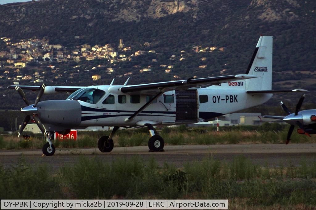 OY-PBK, 2001 Cessna 208B Grand Caravan C/N 208B-0914, Parked