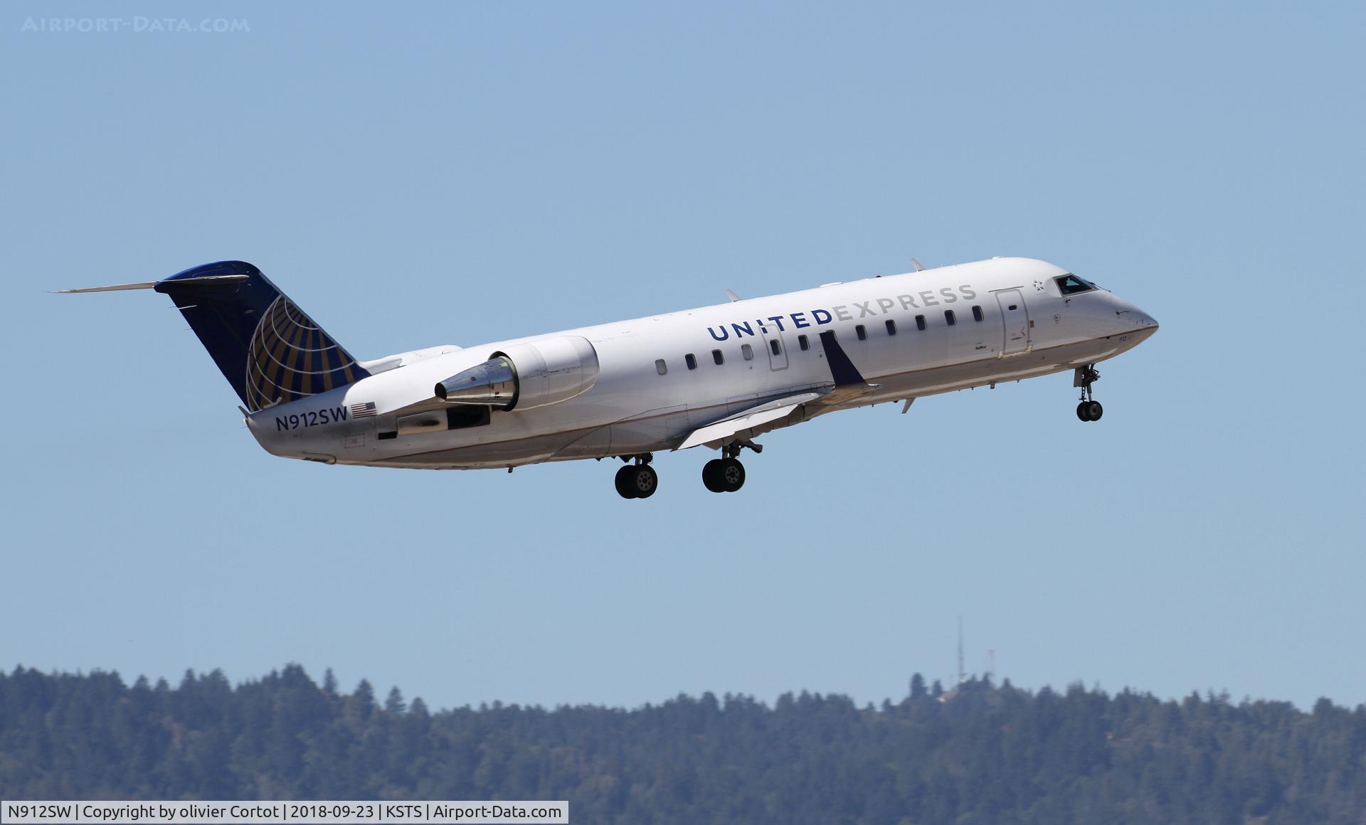 N912SW, 2001 Bombardier CRJ-200LR (CL-600-2B19) C/N 7595, leaving Santa Rosa