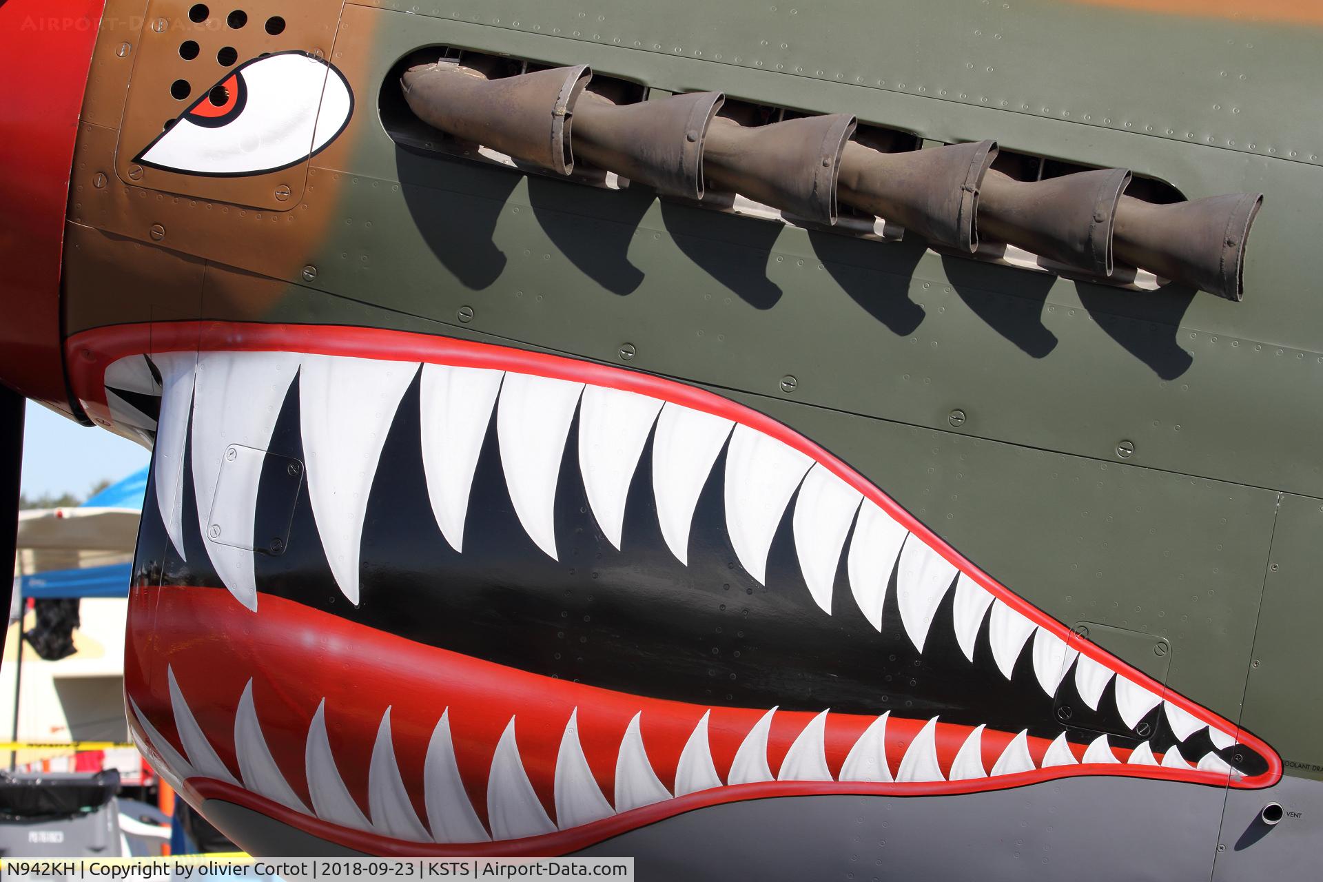 N942KH, Curtiss P-40N Warhawk C/N 29288, nice paint job