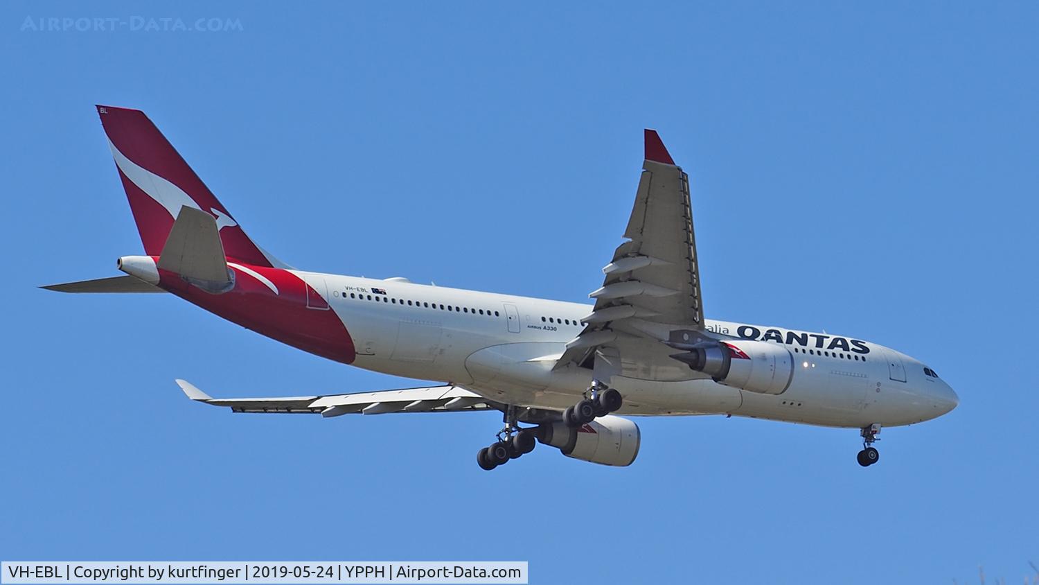 VH-EBL, 2008 Airbus A330-203 C/N 976, Airbus A330-202. Qantas VH-EBL final runway 21, YPPH 240519.