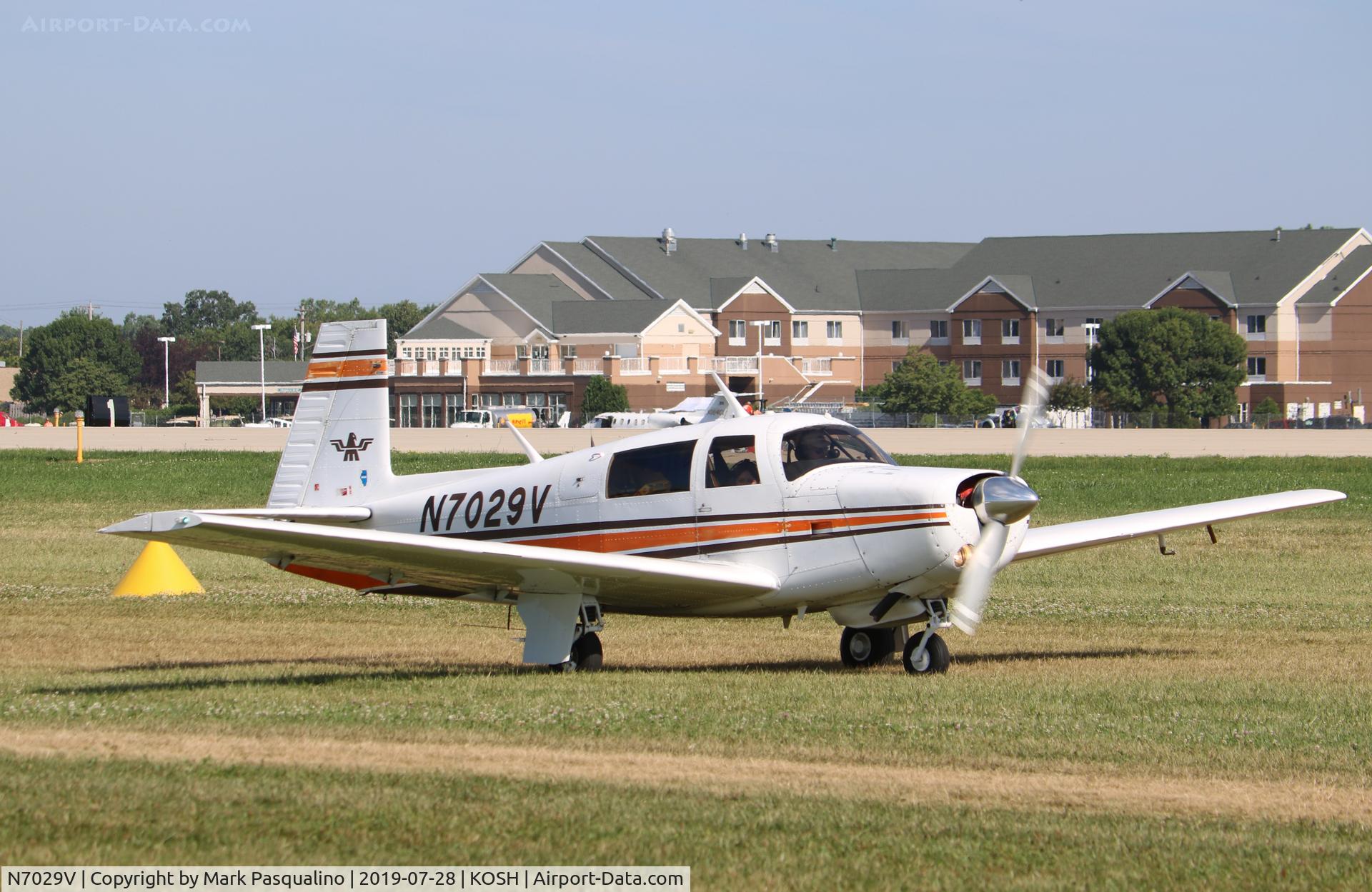 N7029V, 1976 Mooney M20F Executive C/N 22-1376, Mooney M20F