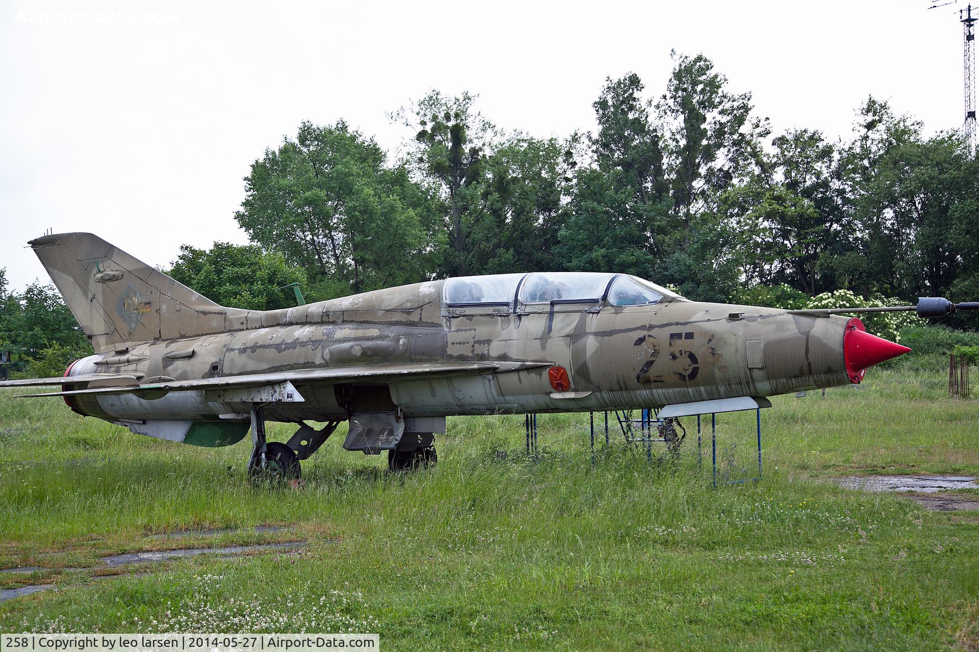 258, 1965 Mikojan- Gurewitsch MIG-21U-400 C/N 66 1118, Technikmuseum Dessau 27.5.2014