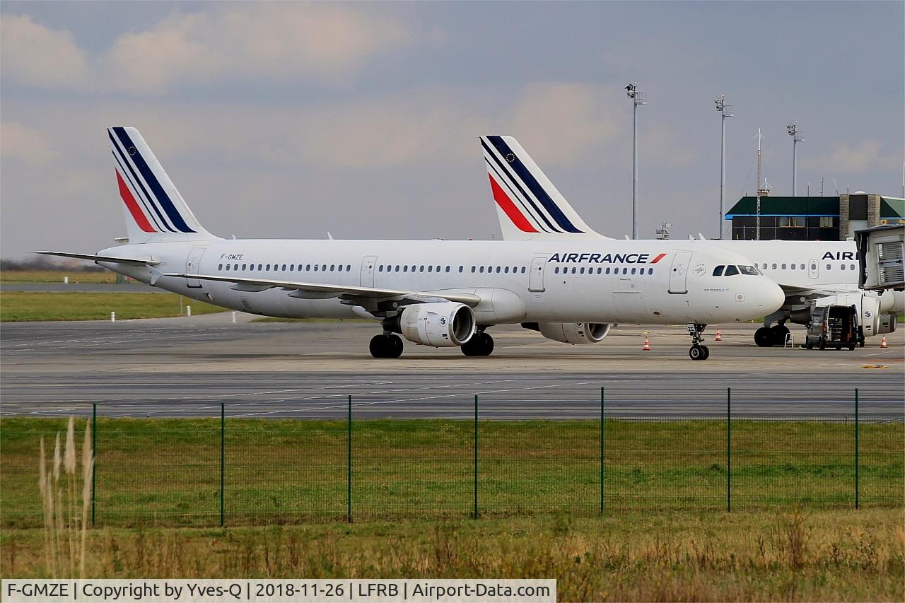 F-GMZE, 1995 Airbus A321-111 C/N 544, Airbus A321-111, Boarding area, Brest-Bretagne airport (LFRB-BES)