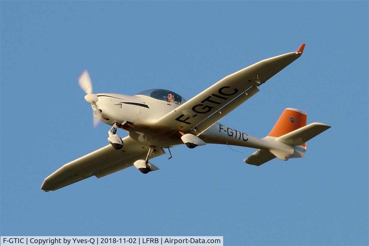 F-GTIC, 2003 Aquila A210 (AT01) C/N AT01-133, Aquila A210 (AT01), Take off rwy 25L, Brest-Bretagne airport (LFRB-BES)