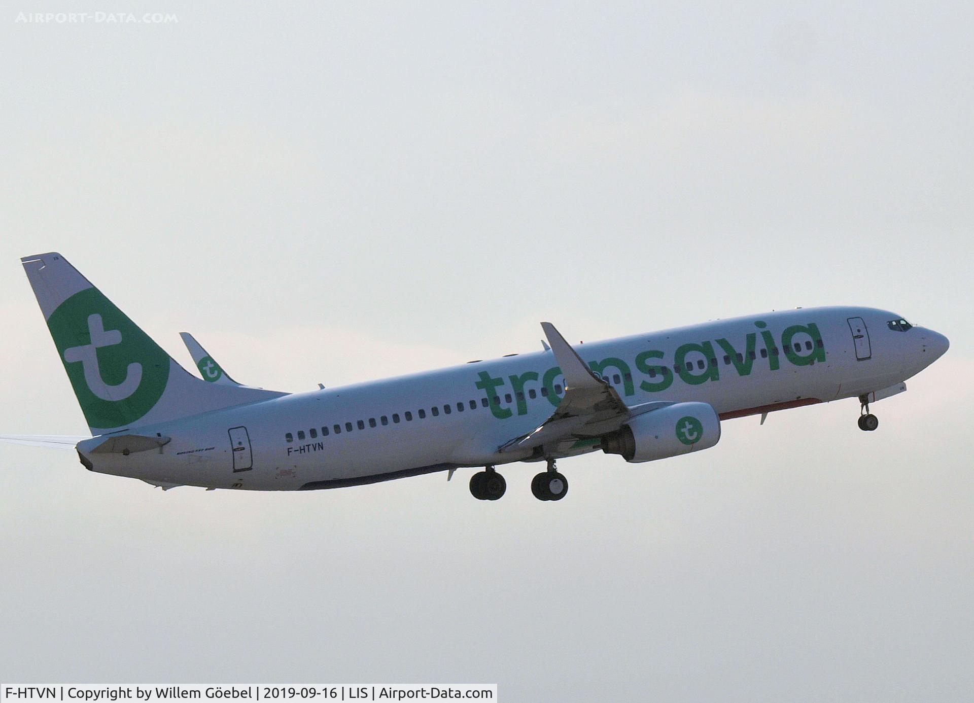 F-HTVN, 2006 Boeing 737-8GJ C/N 34896, Take off from Lisbon Airport