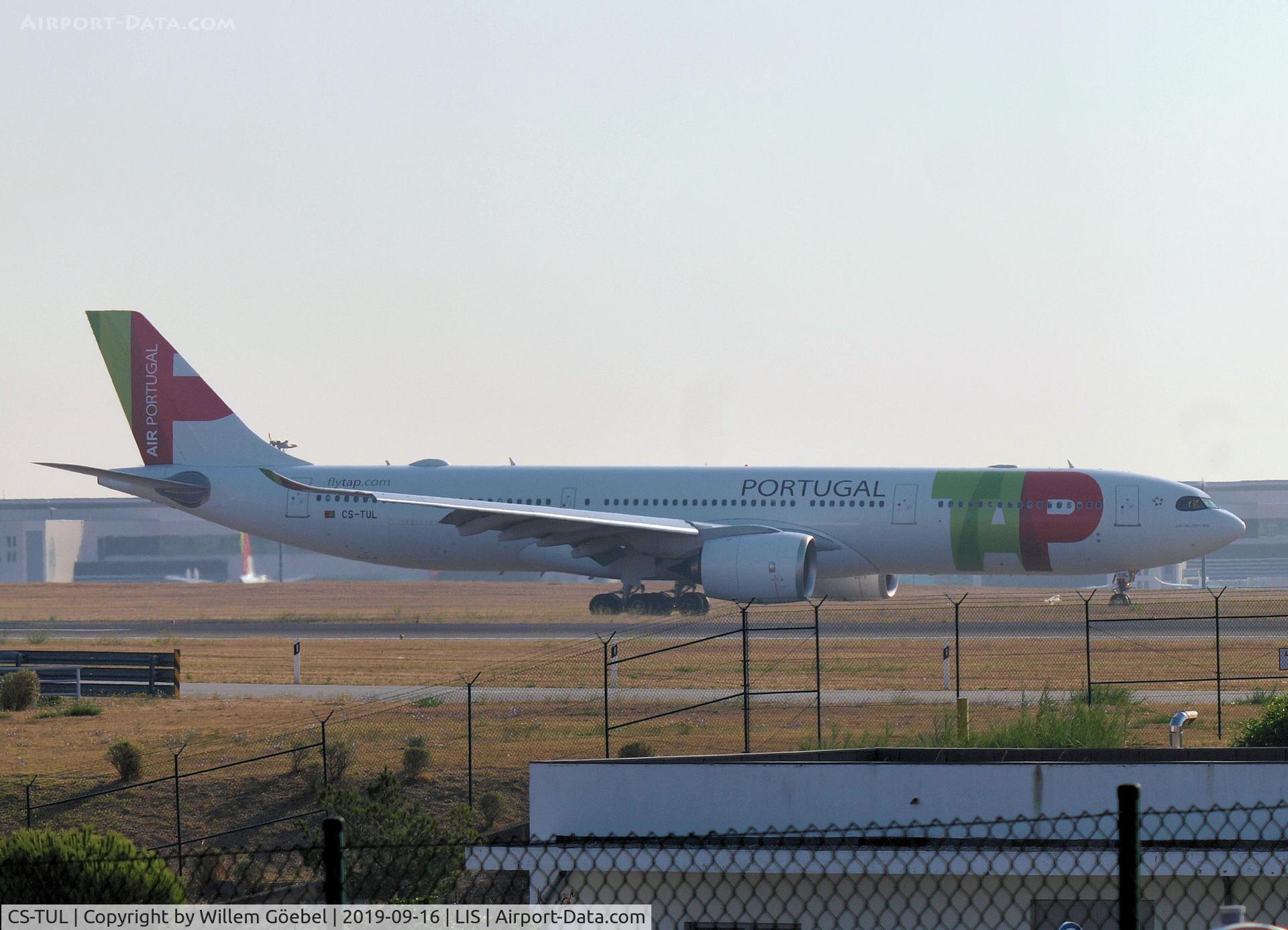CS-TUL, 2019 Airbus A330-941N C/N 1914, Taxi to the gate on Lisbon Airport
