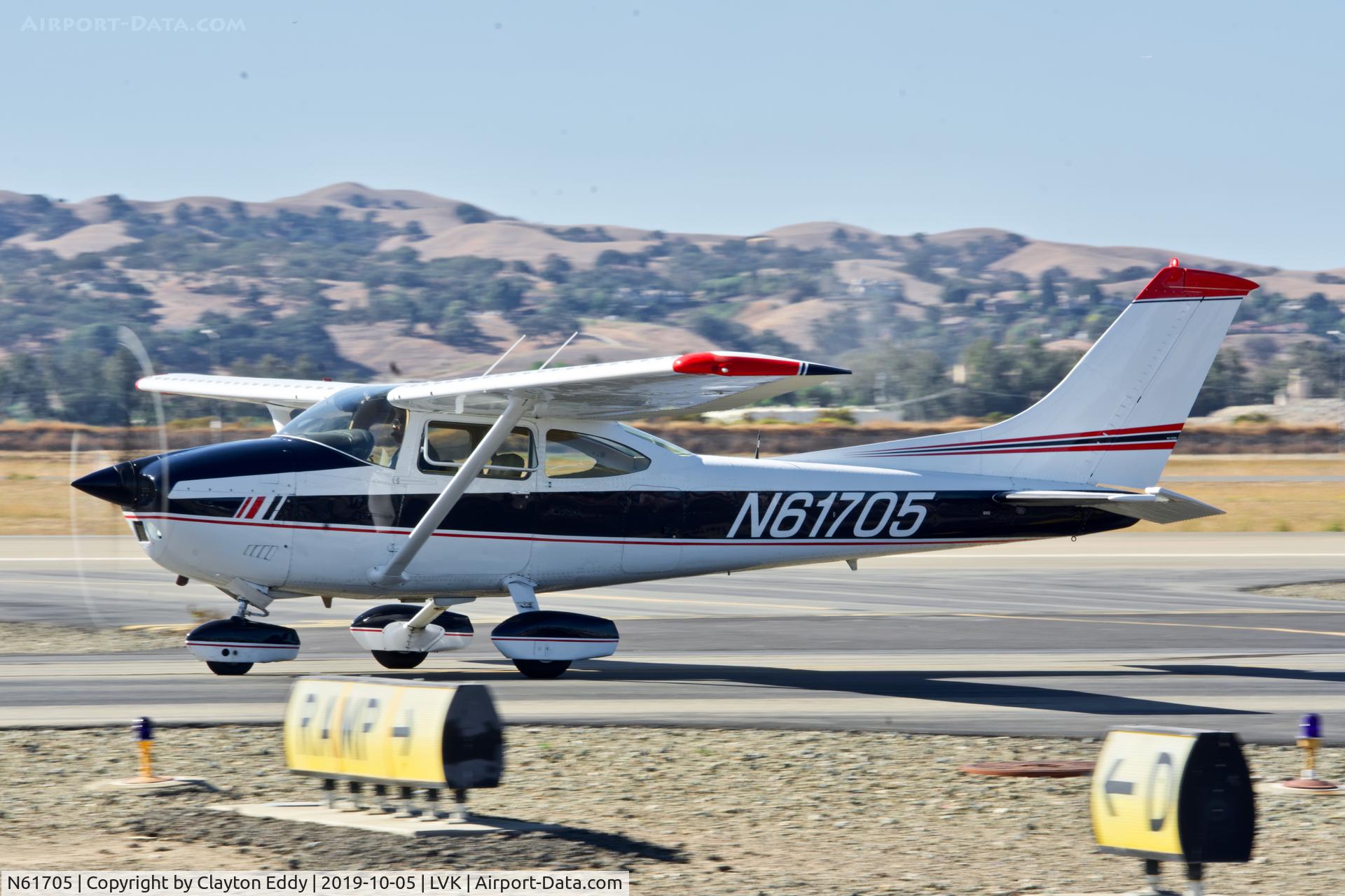 N61705, 1977 Cessna 182Q Skylane C/N 18265728, Livermore airport airshow 2019.
