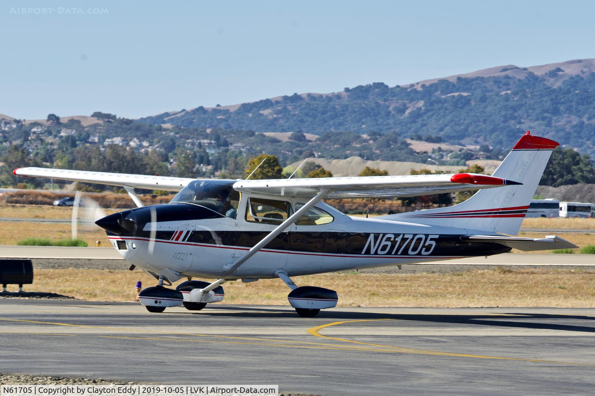 N61705, 1977 Cessna 182Q Skylane C/N 18265728, Livermore airport airshow 2019.