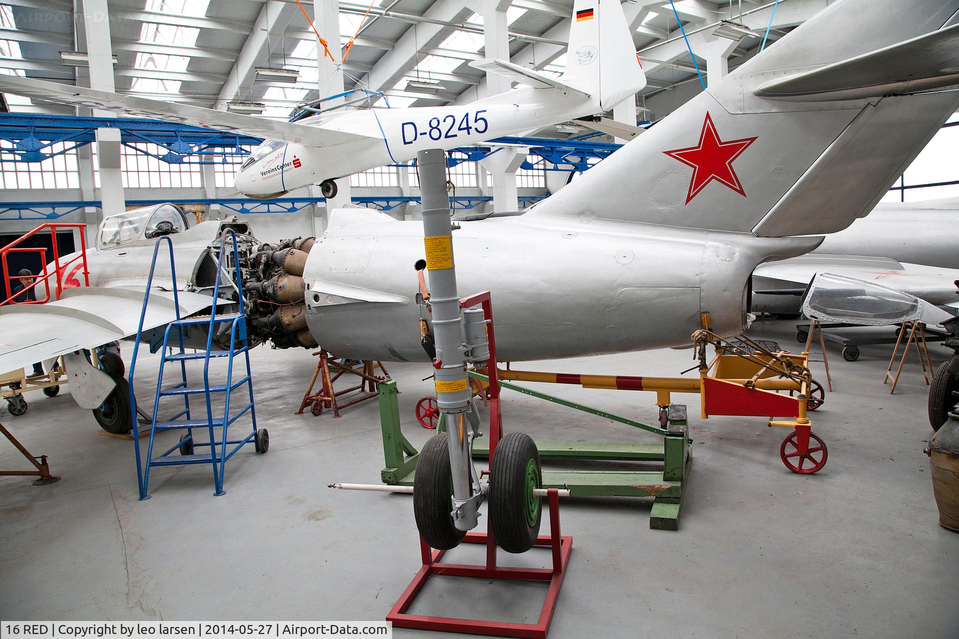 16 RED, Mikoyan-Gurevich MiG-15UTI C/N 461810, Technikmuseum Dessau 27.5.2014