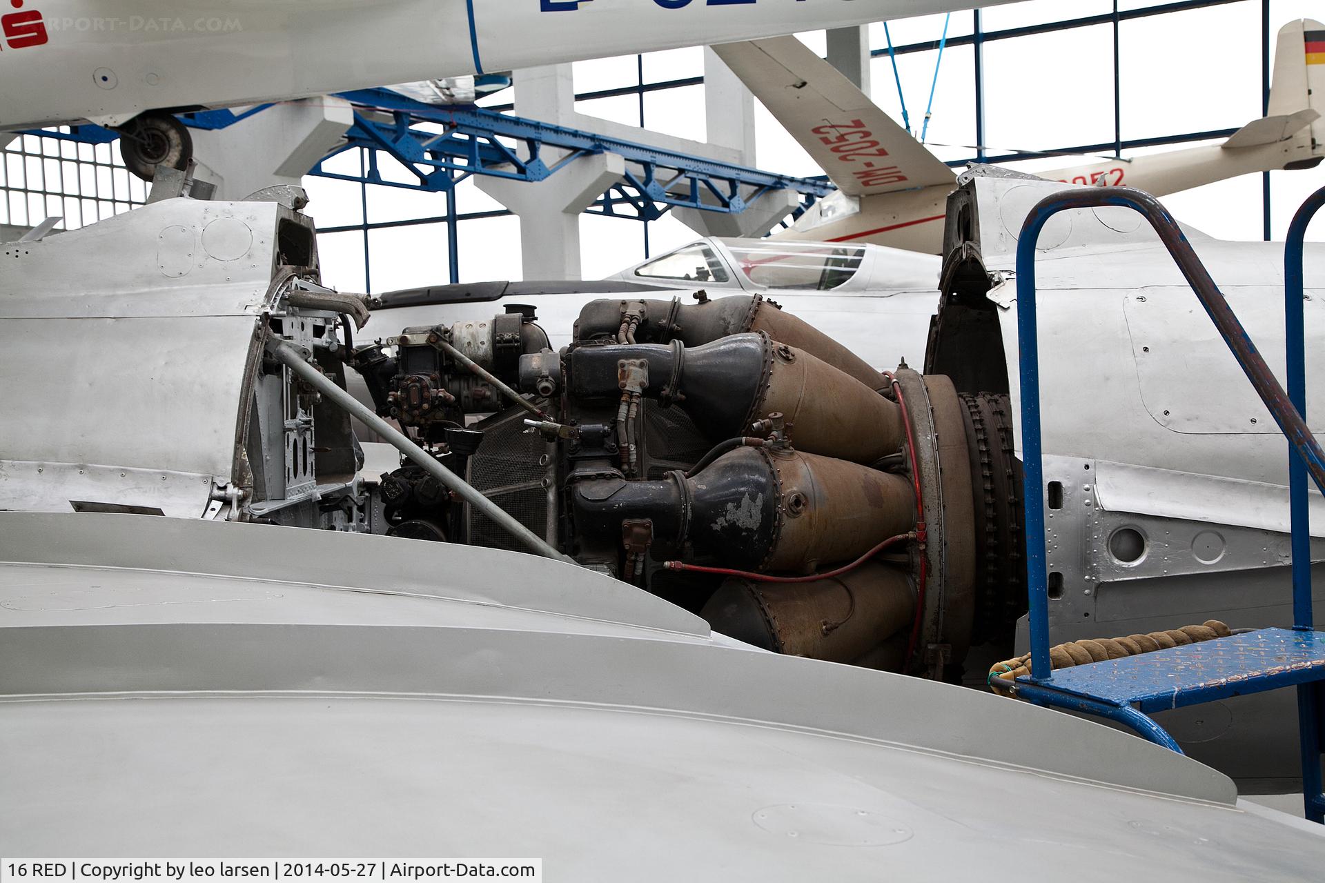 16 RED, Mikoyan-Gurevich MiG-15UTI C/N 461810, Technikmuseum Dessau 27.5.2014