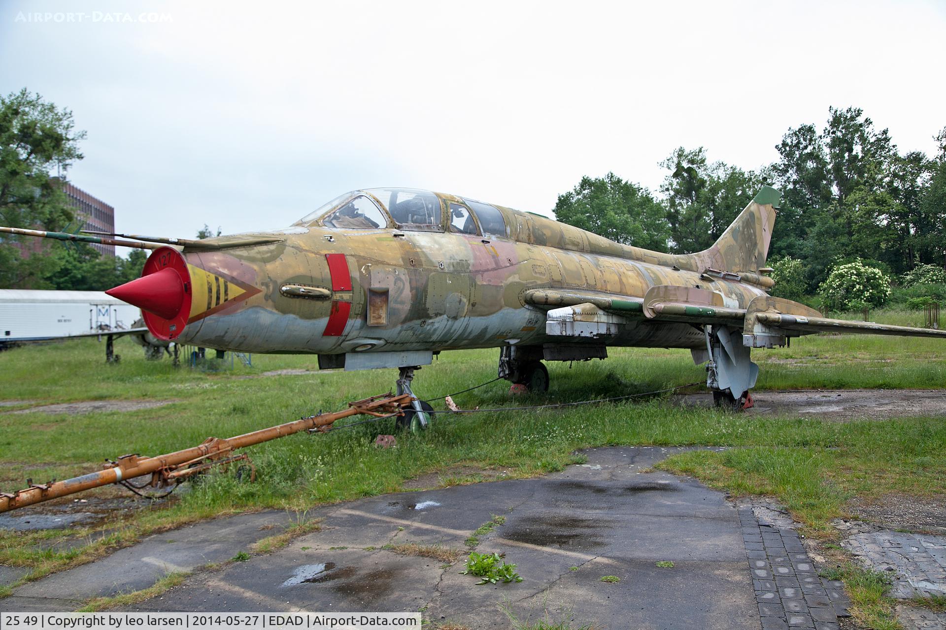 25 49, Sukhoi Su-22UM-3K C/N 17532367003, Technikmuseum Dessau 27.5.2014.Ex 127