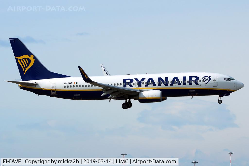 EI-DWF, 2007 Boeing 737-8AS C/N 33619, Landing