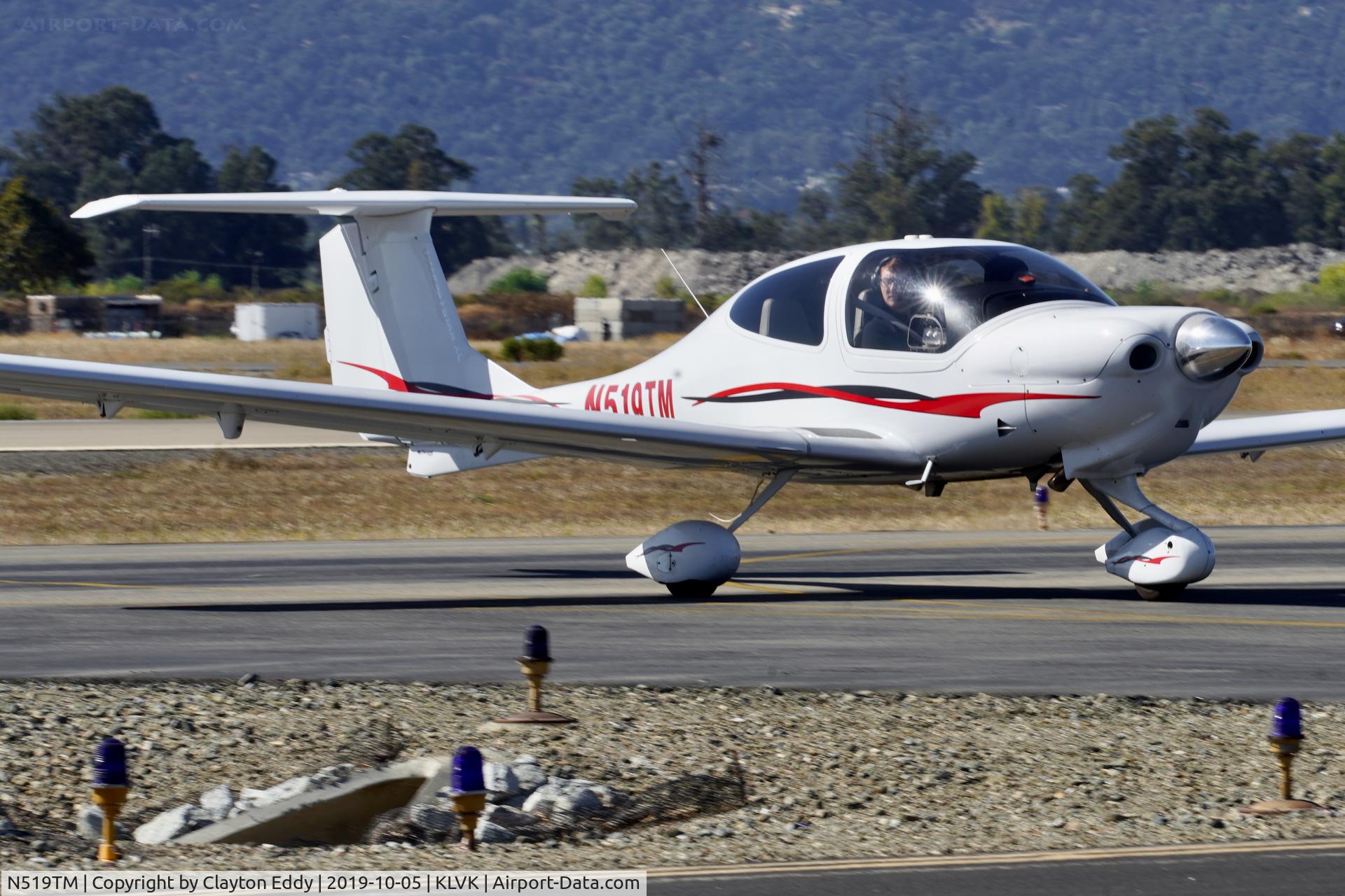 N519TM, 2007 Diamond DA-40 Diamond Star C/N 40.818, Livermore airport airshow 2019.