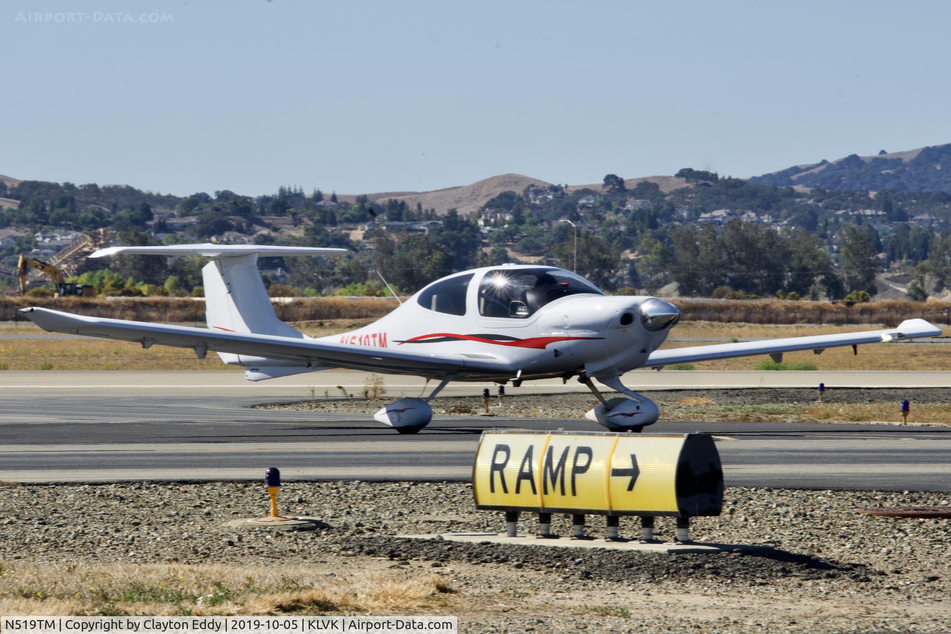 N519TM, 2007 Diamond DA-40 Diamond Star C/N 40.818, Livermore airport airshow 2019.