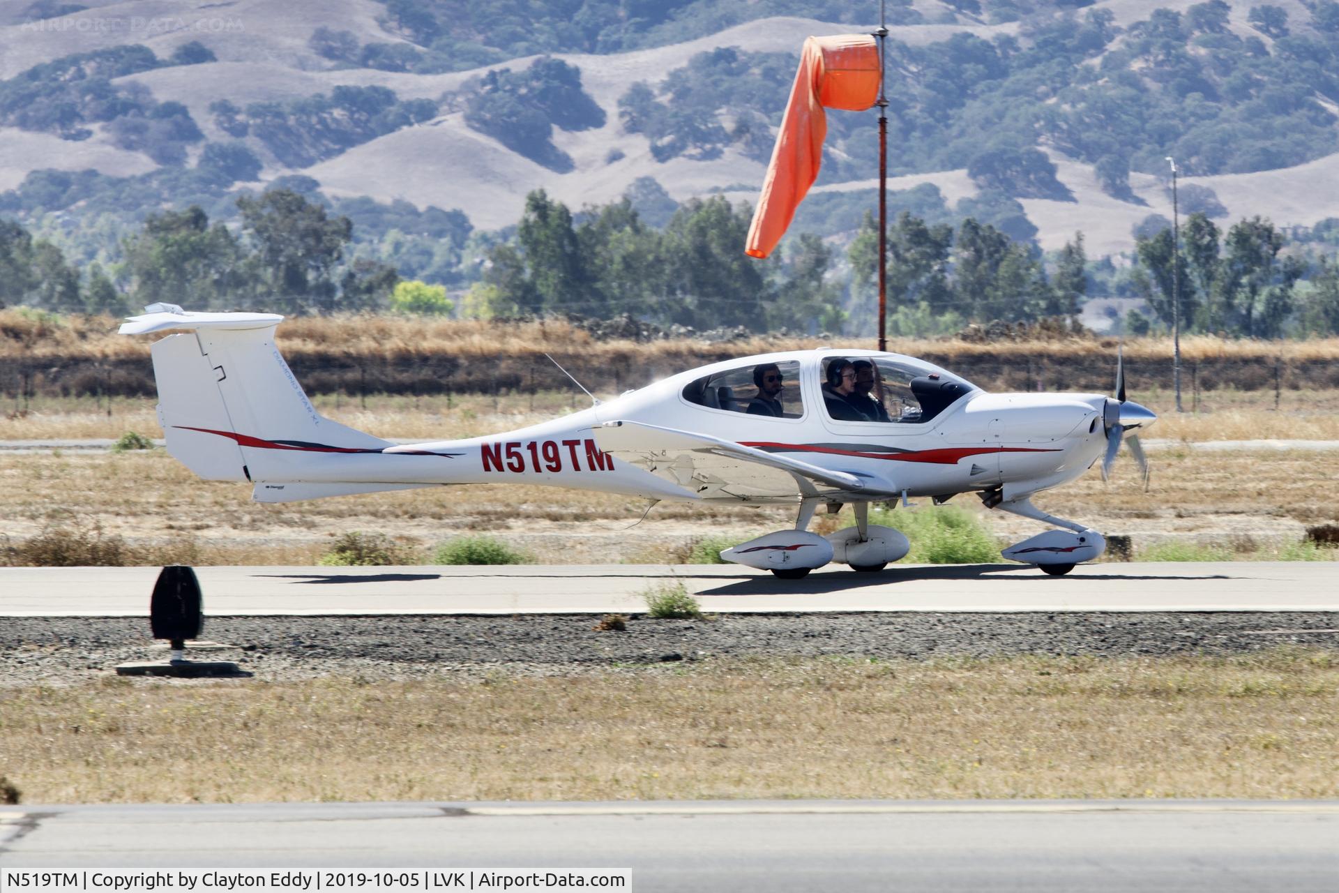N519TM, 2007 Diamond DA-40 Diamond Star C/N 40.818, Livermore airport airshow 2019.