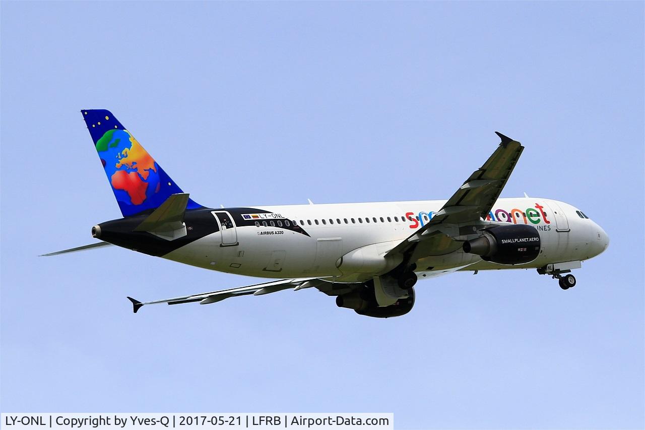LY-ONL, 2010 Airbus A320-214 C/N 4489, Airbus A320-214, Take off rwy 25L, Brest-Bretagne airport (LFRB-BES)