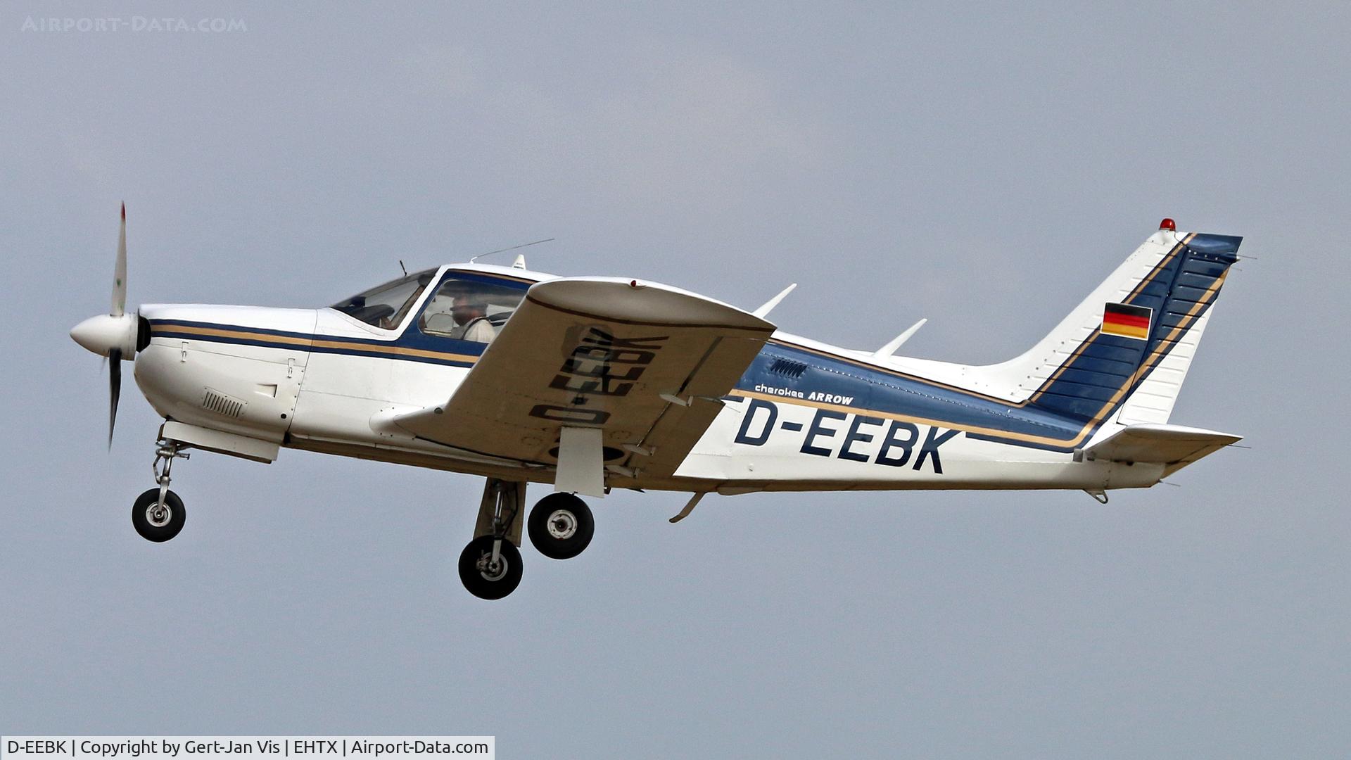 D-EEBK, 1974 Piper PA-28R-200 Cherokee Arrow II C/N 28R-7435014, Taking off during the Texel Air Show