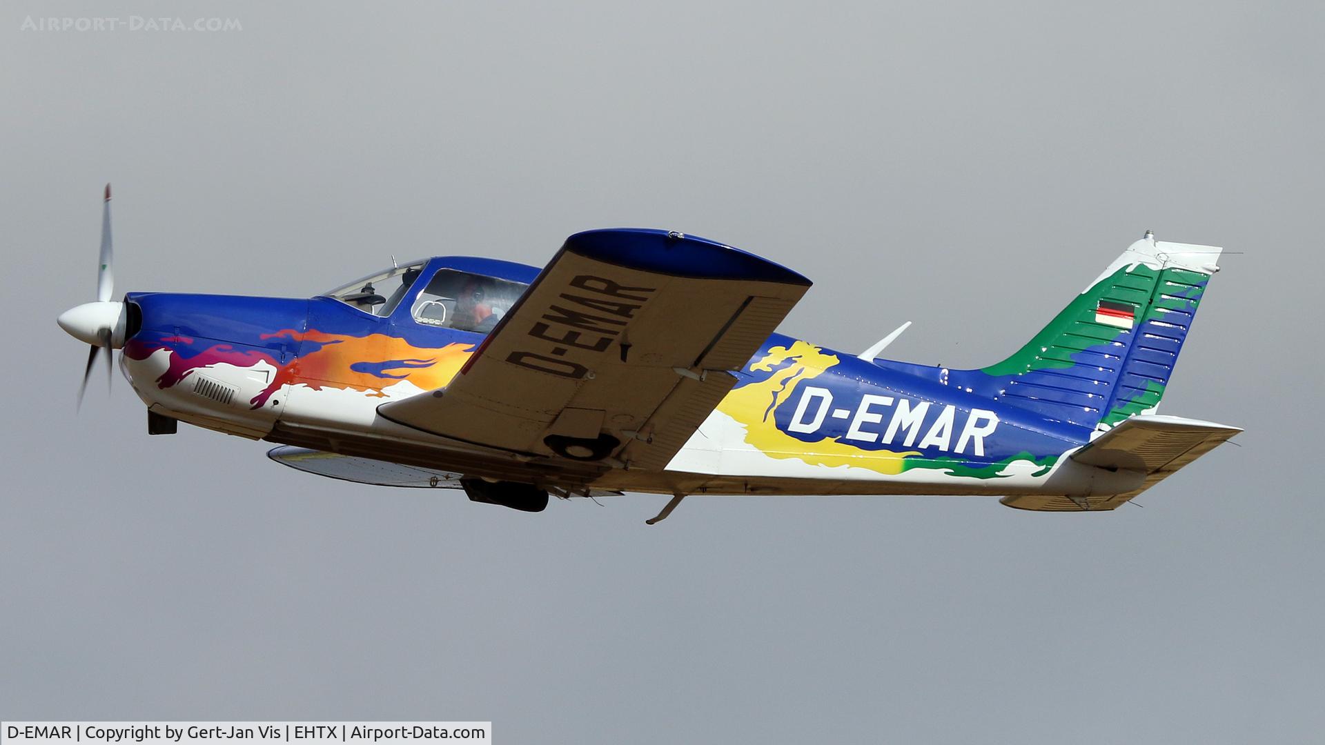 D-EMAR, 1976 Piper PA-28R-200 Cherokee Arrow II C/N 28R-7635372, Taking off after Texel Air Show