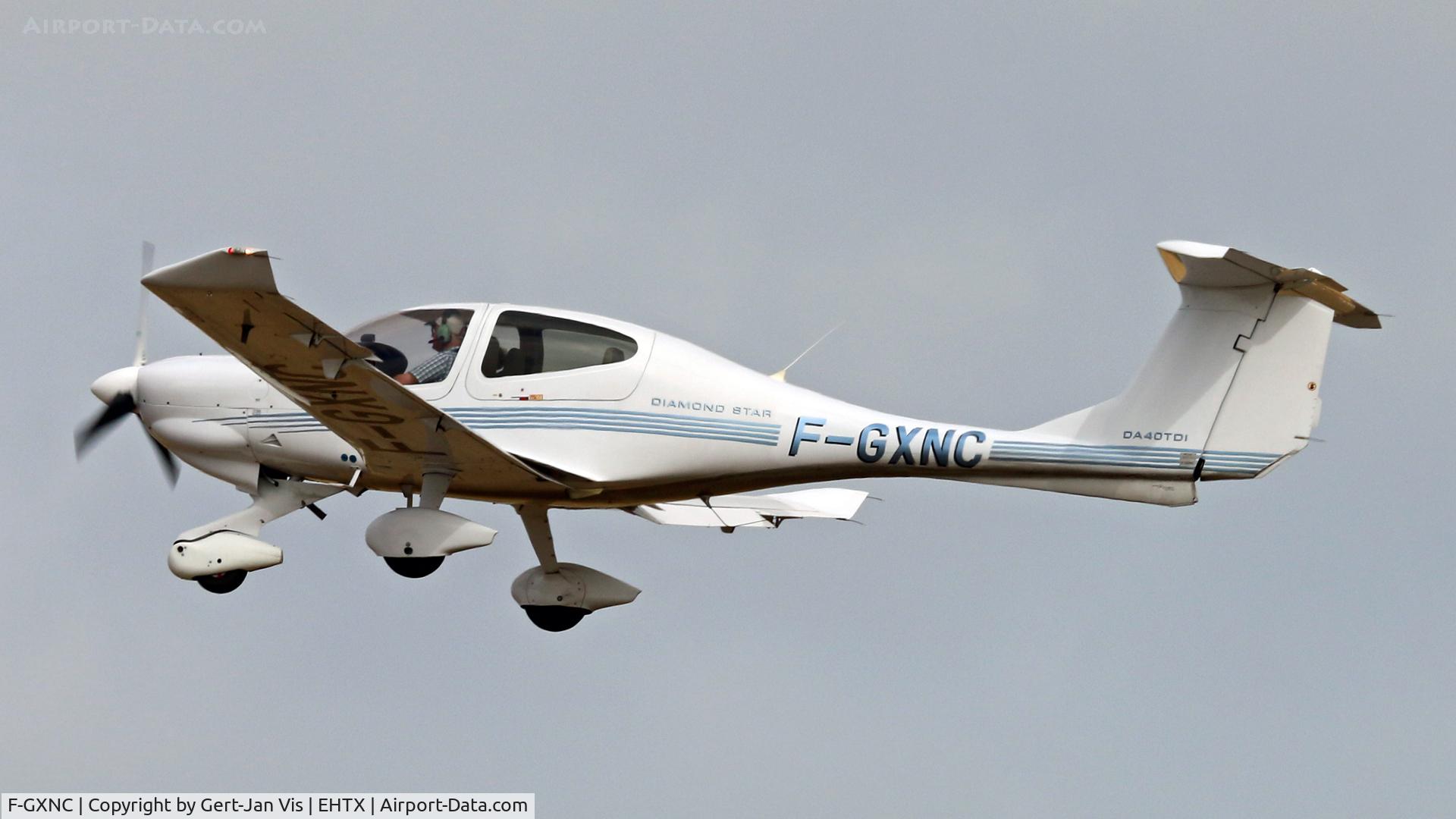 F-GXNC, 2005 Diamond DA-40D Diamond Star C/N D4.150, Taking off from Texel Airport