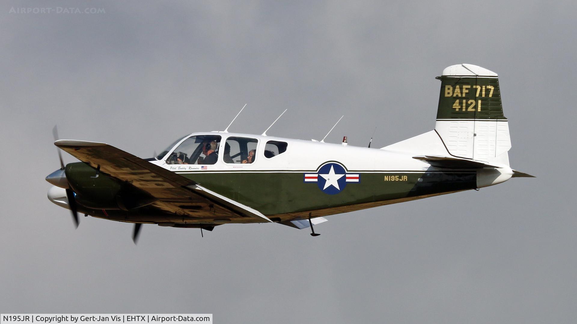 N195JR, 1957 Beech 95 Travel Air C/N TD-15, Taking off from Texel Airport