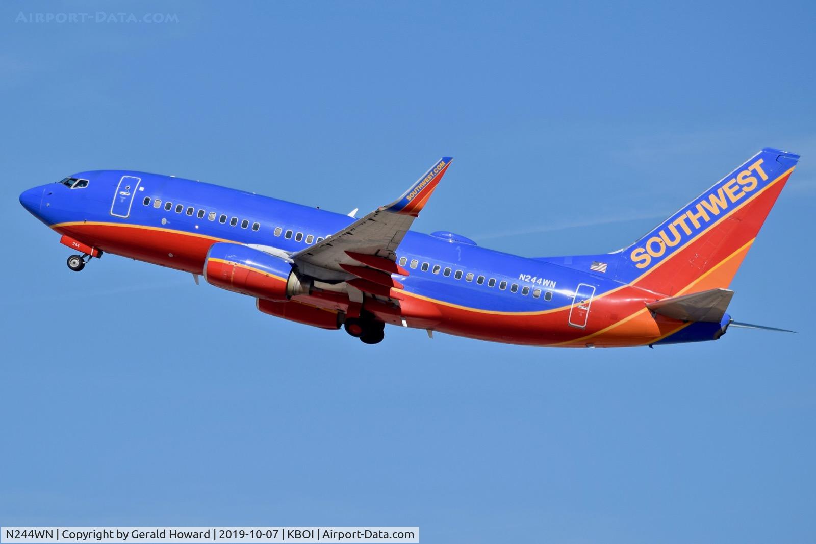 N244WN, 2006 Boeing 737-7H4 C/N 34864, Take off from RWY 28R.