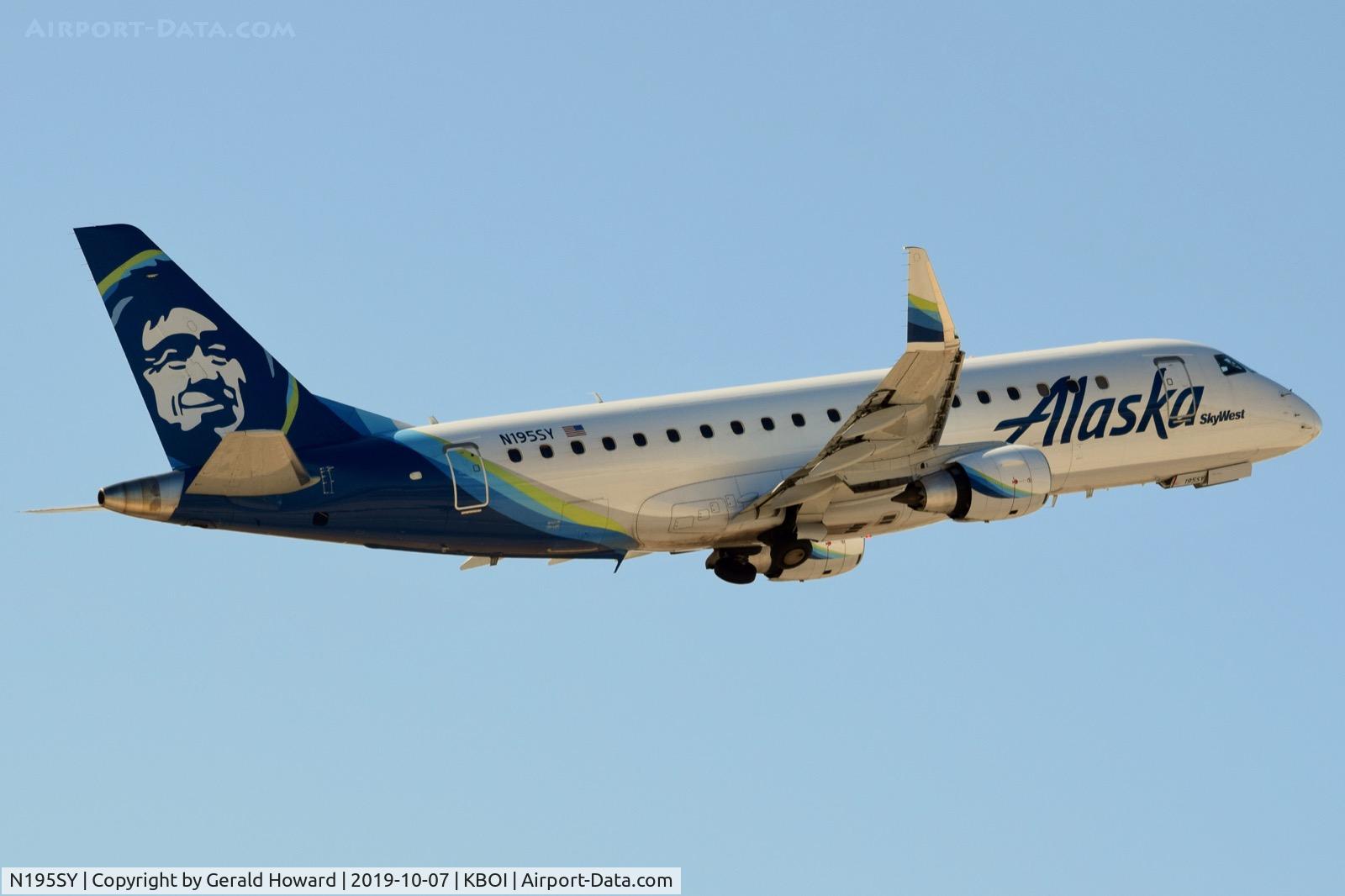 N195SY, 2017 Embraer 175LR (ERJ-170-200LR) C/N 17000698, Departing BOI