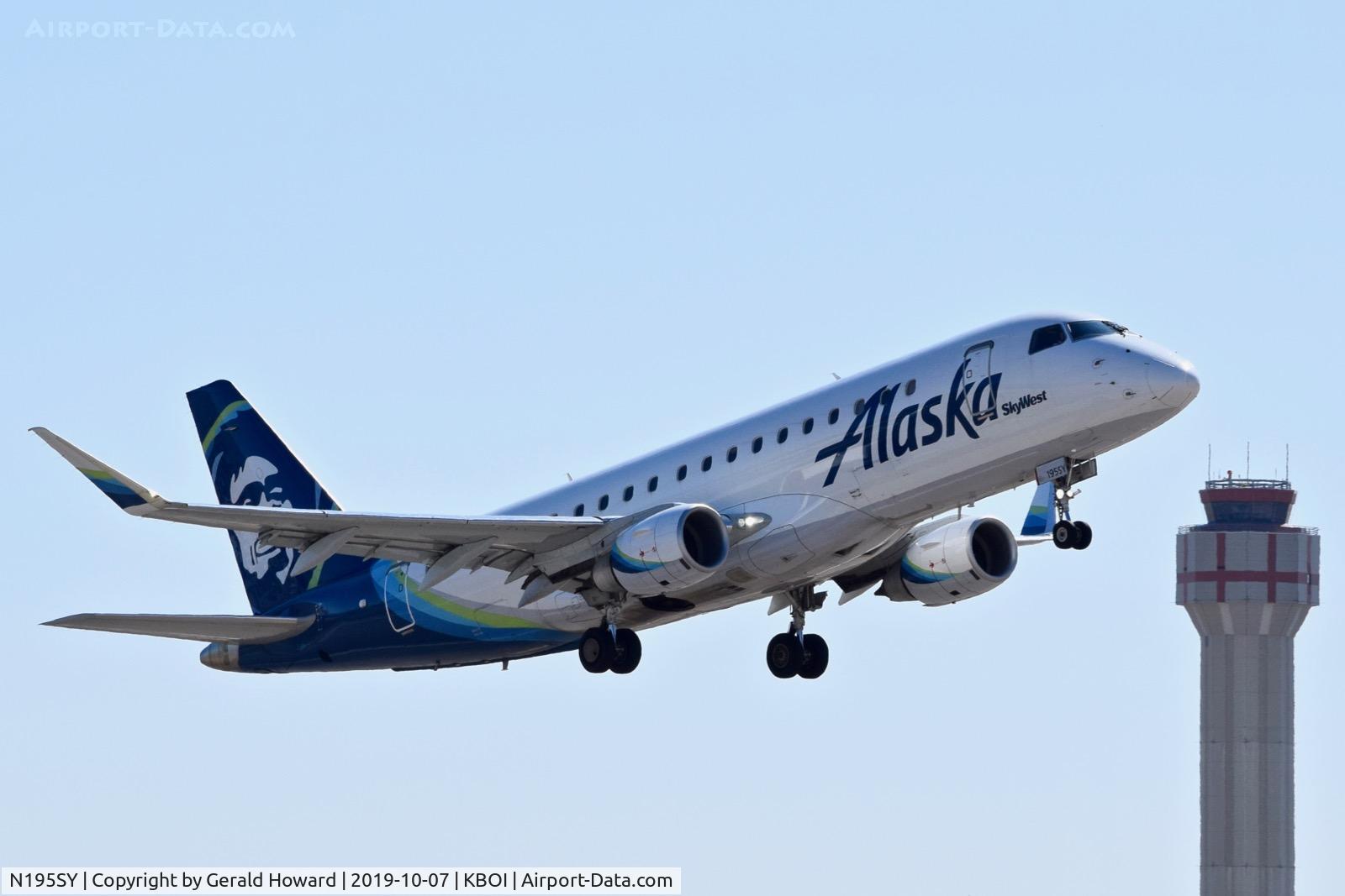 N195SY, 2017 Embraer 175LR (ERJ-170-200LR) C/N 17000698, Take off from RWY 28R.