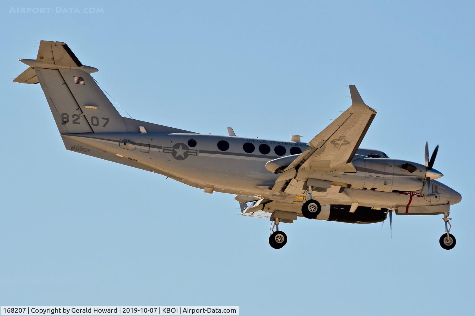 168207, 2009 Hawker Beechcraft UC-12W Huron C/N FM-31, Landing RWY 28R.