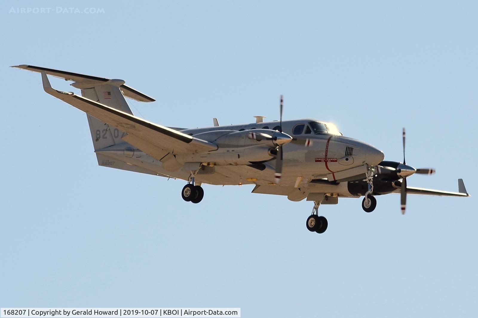 168207, 2009 Hawker Beechcraft UC-12W Huron C/N FM-31, Landing RWY 28R.