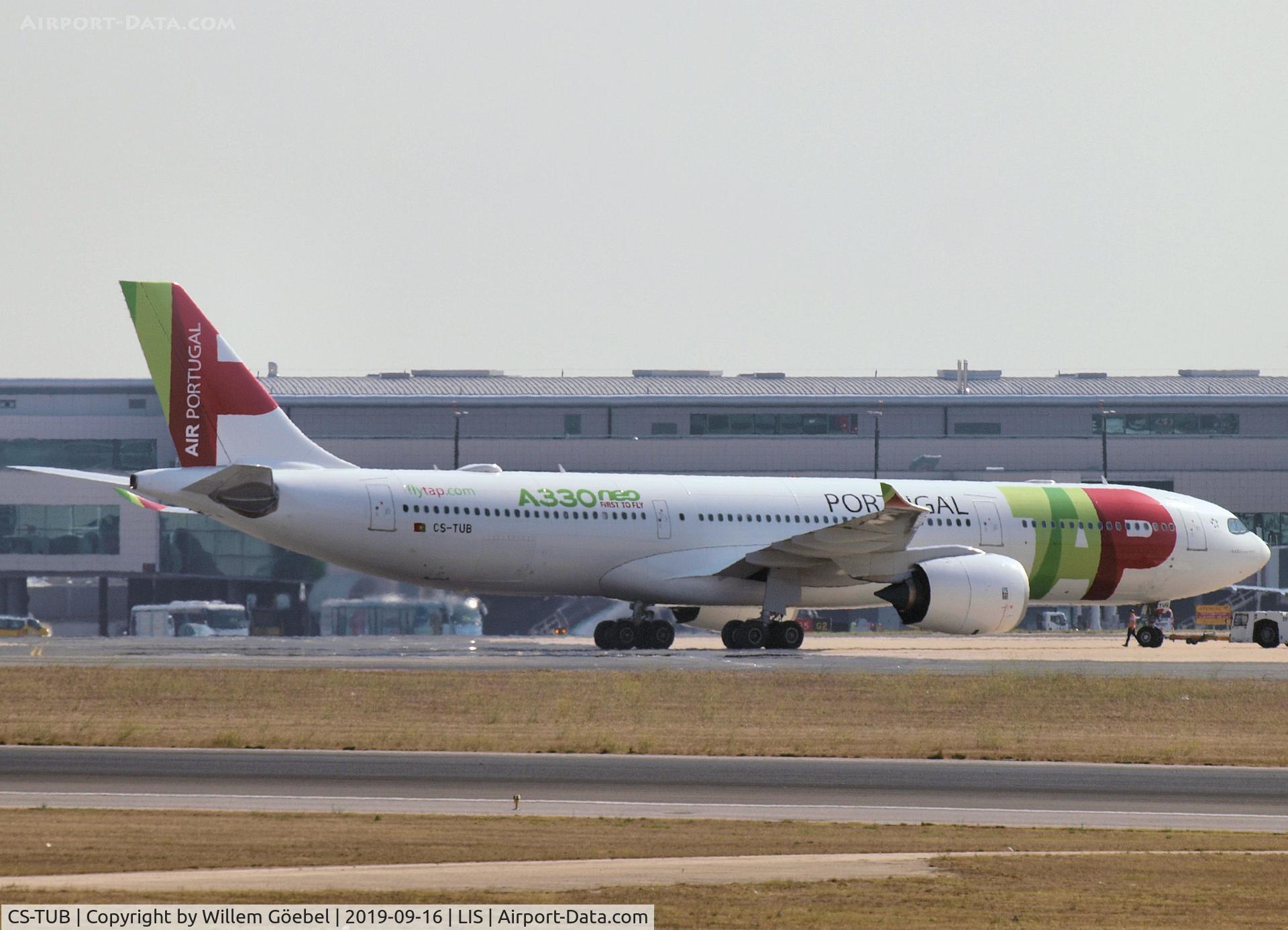 CS-TUB, 2017 Airbus A330-941N C/N 1836, Taxi to the gate on Lisbon Airport