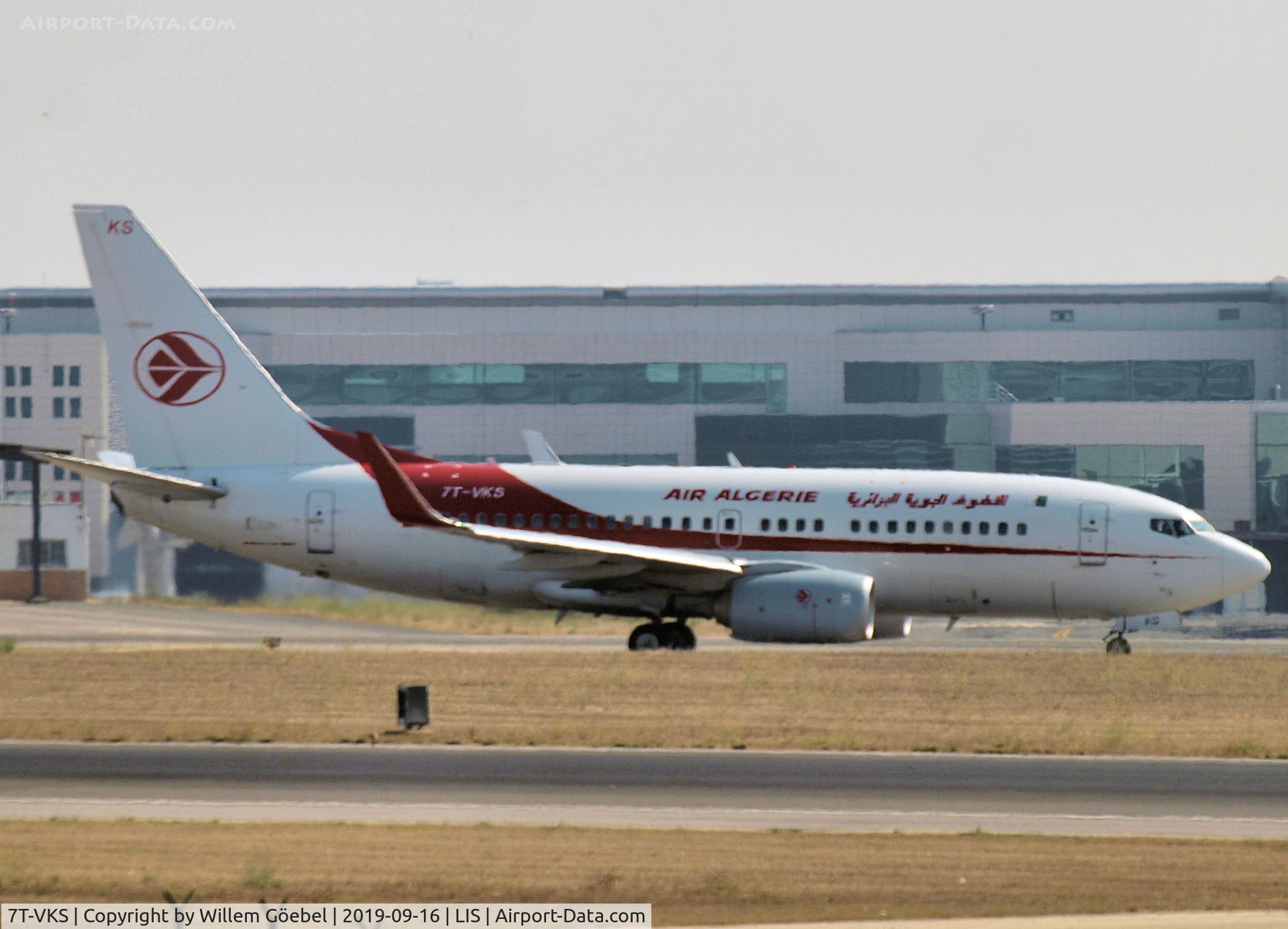 7T-VKS, 2016 Boeing 737-7D6C C/N 61340, Taxi to the gate on Lisbon Airport