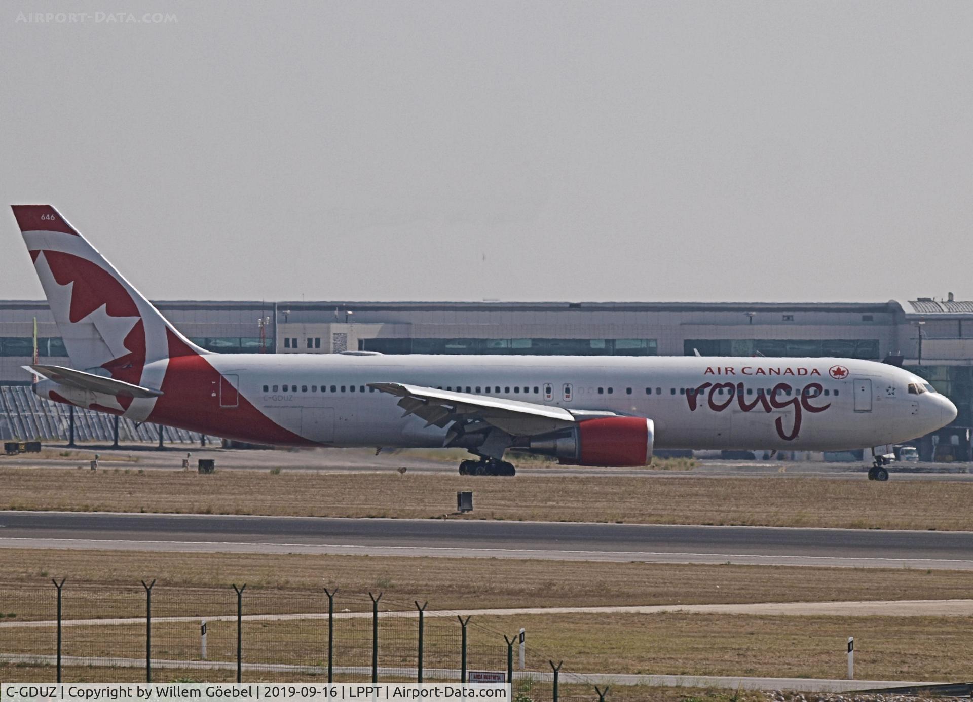 C-GDUZ, 1991 Boeing 767-38E C/N 25347, Taxi to the gate on Lisbon Airport