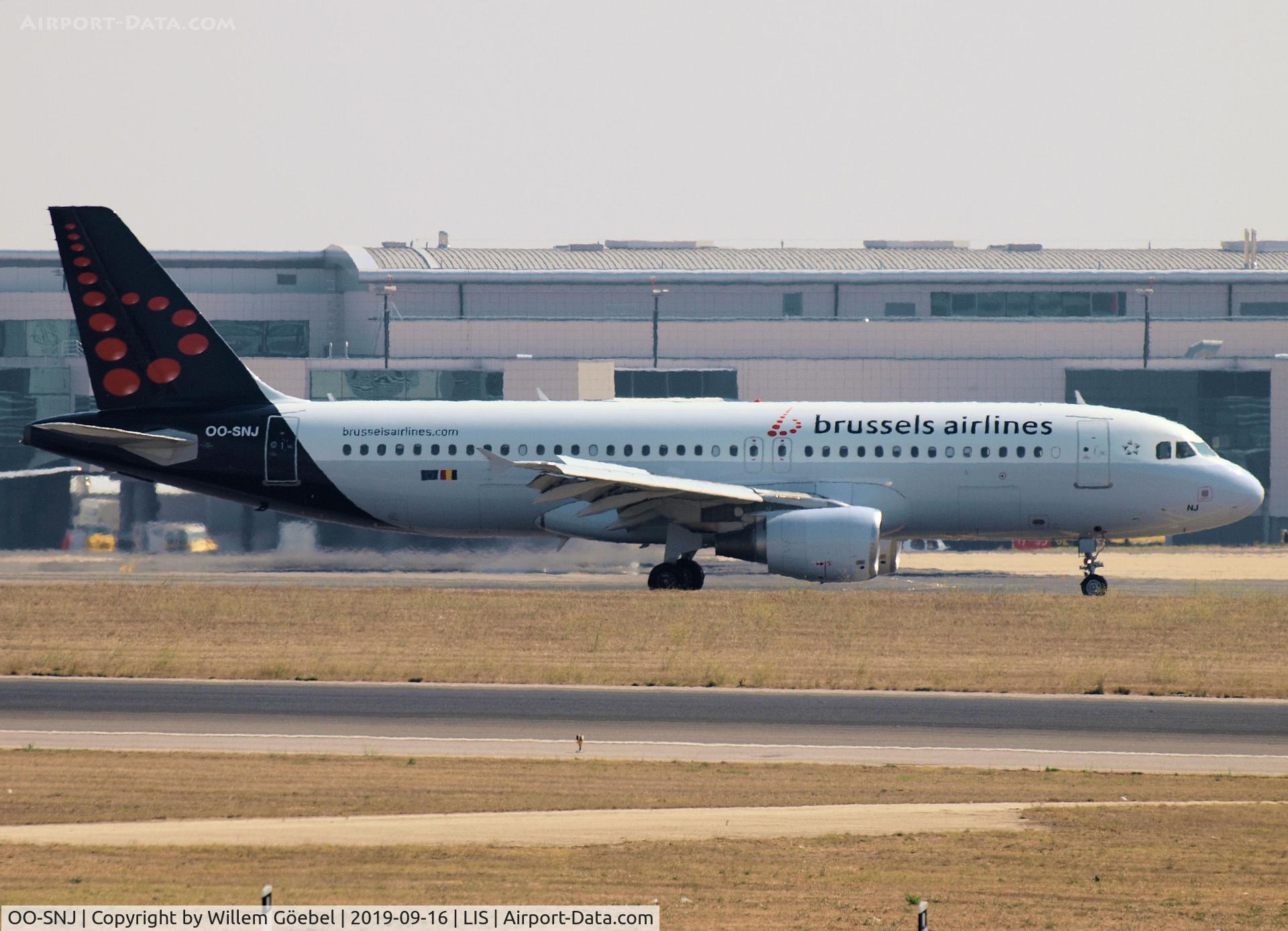 OO-SNJ, 2007 Airbus A320-214 C/N 3161, Taxi to the gate on Lisbon Airport