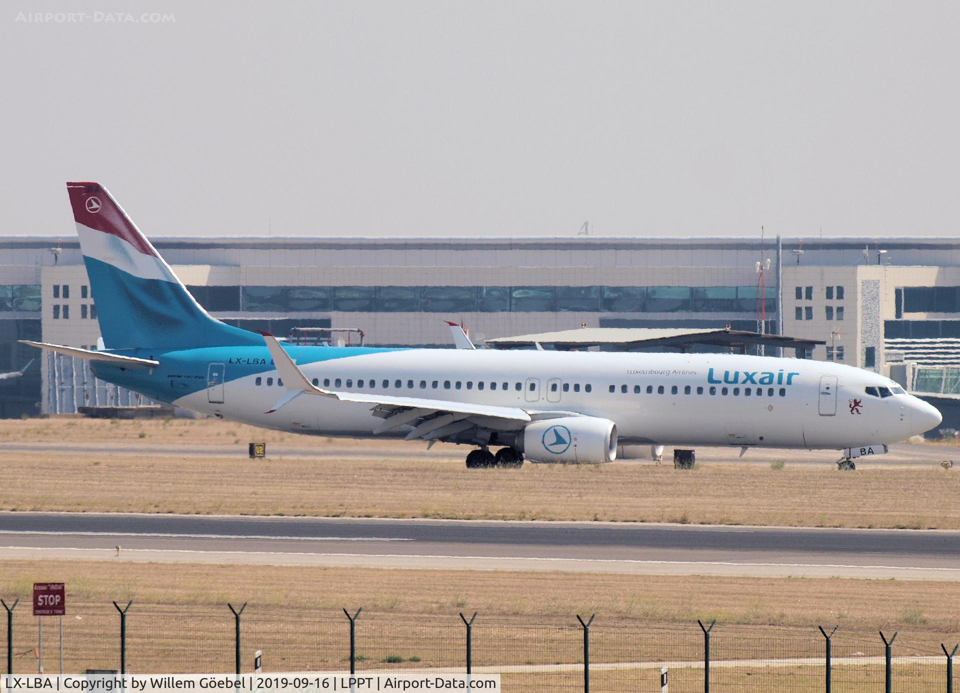 LX-LBA, 2015 Boeing 737-8C9 C/N 43537, Taxi to the gate on Lisbon Airport