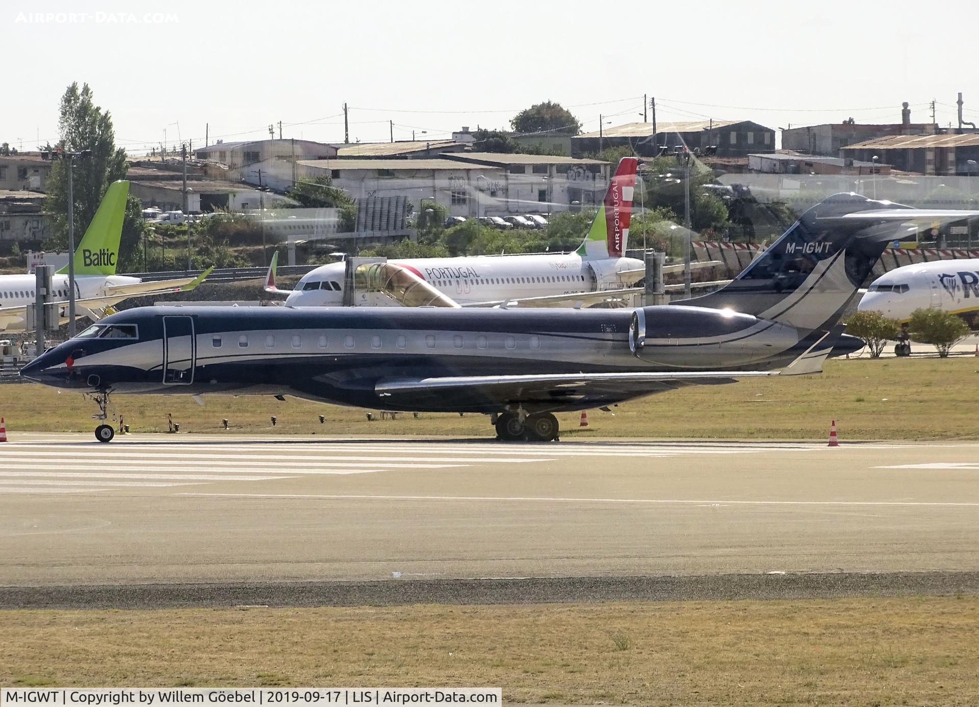 M-IGWT, 2013 Bombardier BD-700-1A10 Global 6000 C/N 9595, Parking on Lisbon Airport