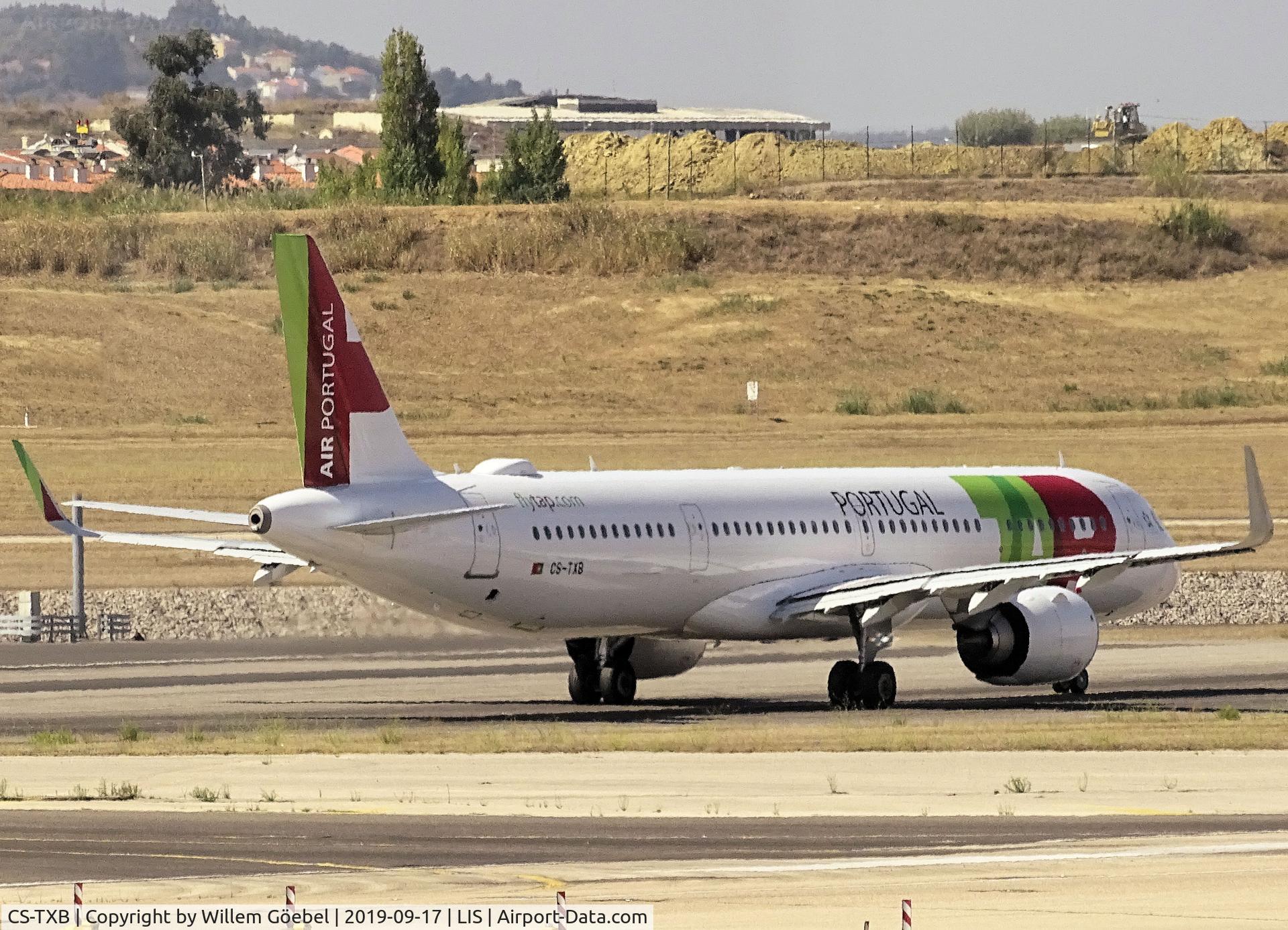 CS-TXB, 2019 Airbus A321-251N C/N 8666, Taxi to the runway from Lisbon Airport