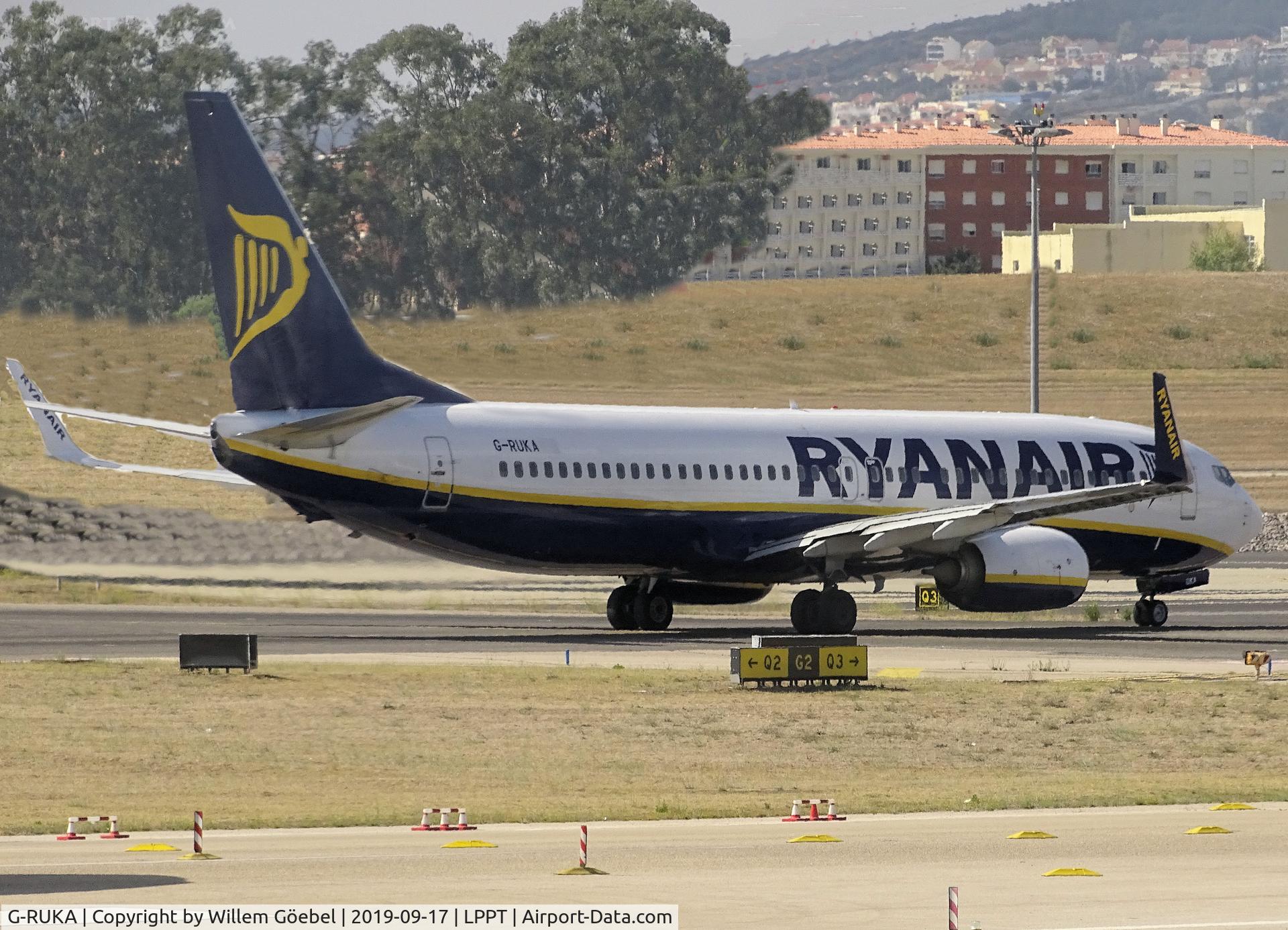 G-RUKA, 2014 Boeing 737-8AS C/N 44687, Taxi to the runway from Lisbon Airport