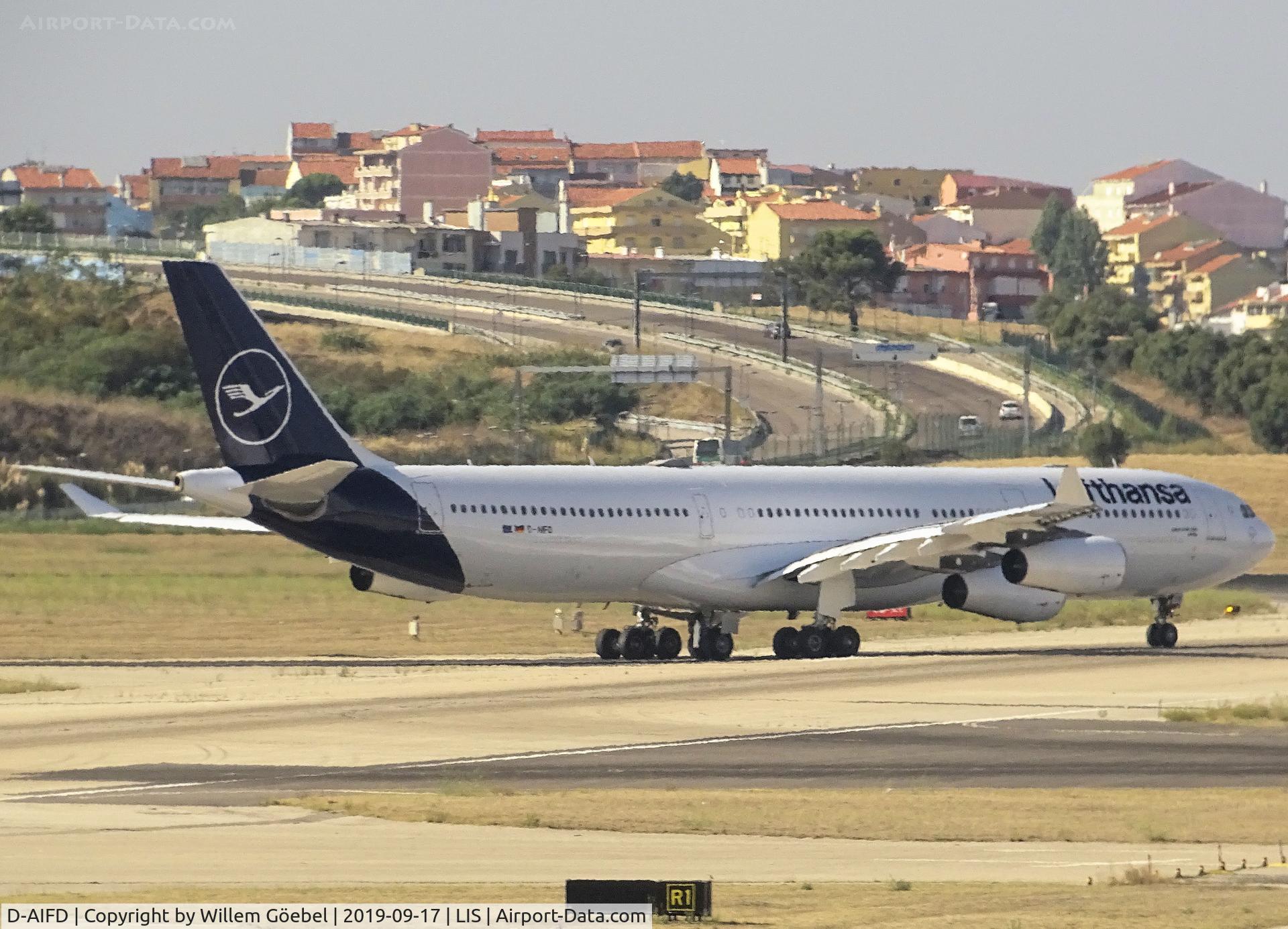 D-AIFD, 2001 Airbus A340-313X C/N 390, Taxi to the runway from Lisbon Airport