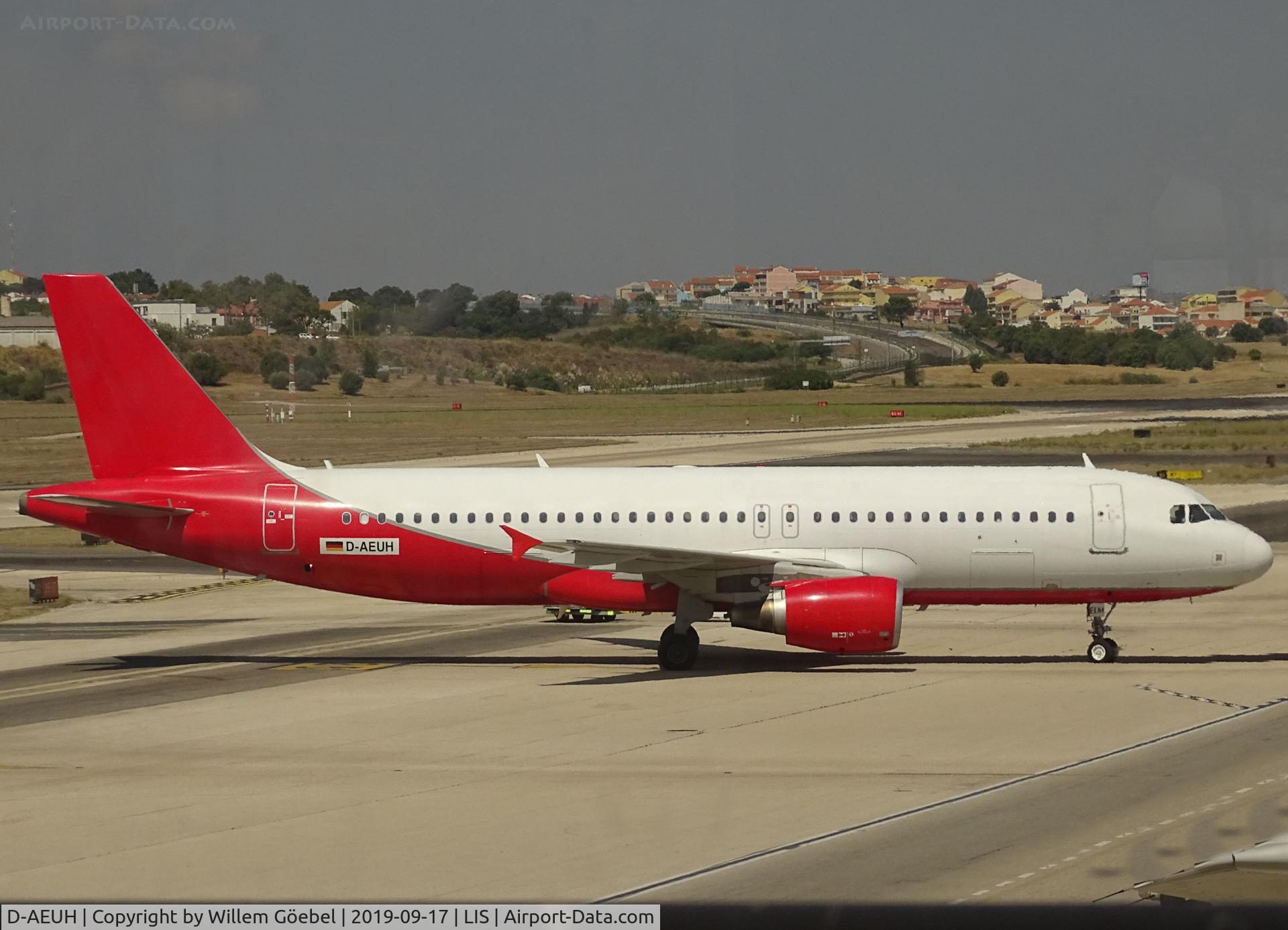 D-AEUH, 2010 Airbus A320-214 C/N 4329, Taxi to the runway from Lisbon Airport